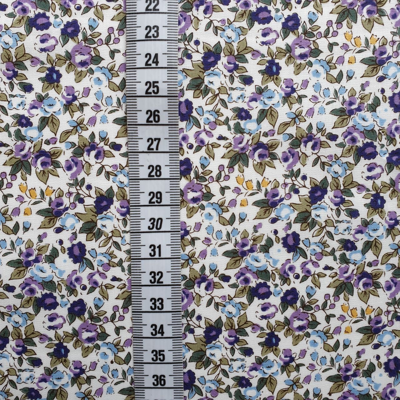 TELA ESTAMPADA DE 1,5 METROS DE ANCHO. 10 EUROS/ METRO.