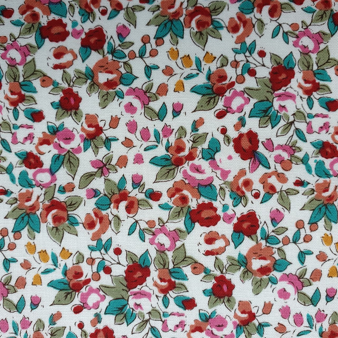 TELA ESTAMPADA DE 1,5 METROS DE ANCHO. 10 EUROS/ METRO.