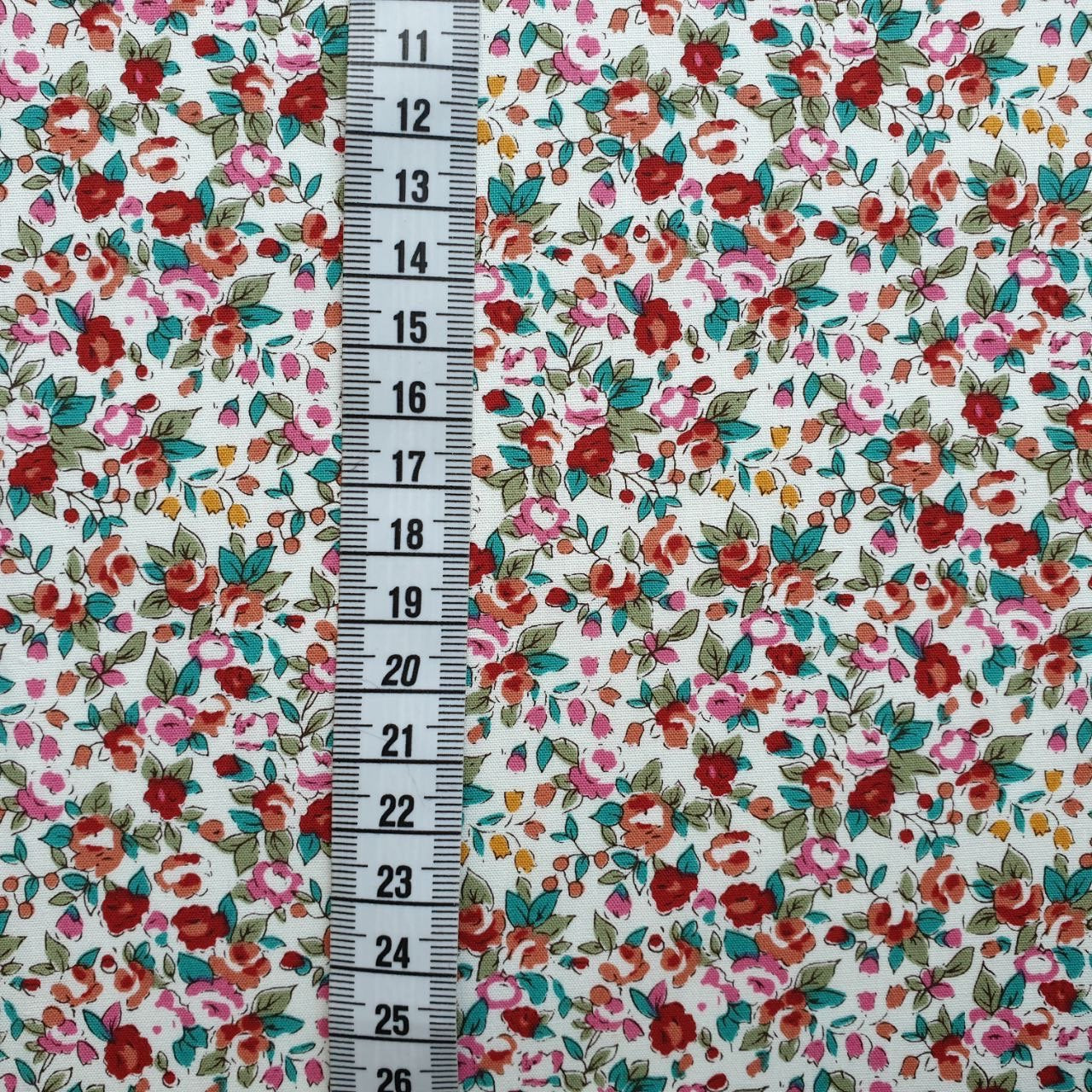 TELA ESTAMPADA DE 1,5 METROS DE ANCHO. 10 EUROS/ METRO.