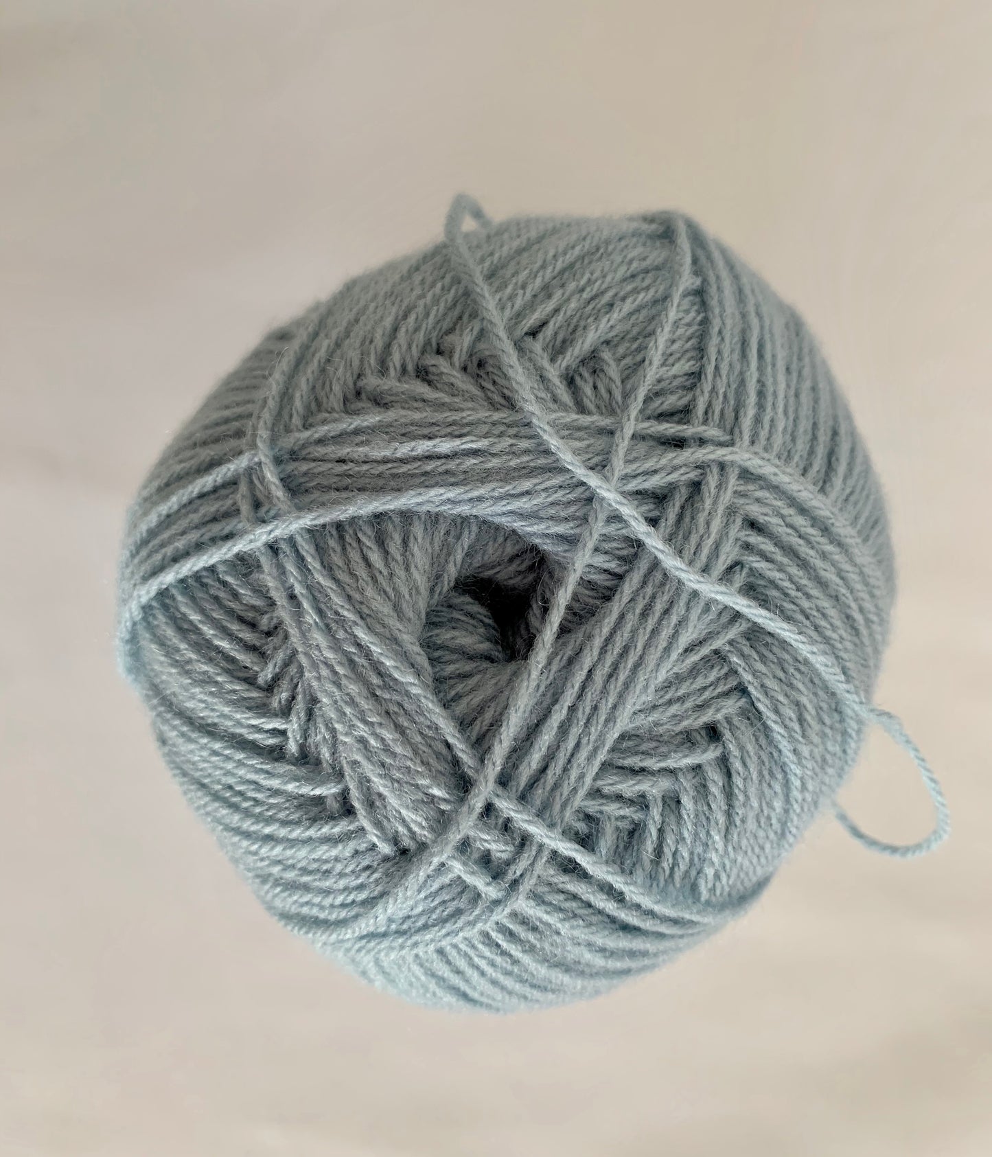 LANAS STOP NIDO 50 GRAMOS 100% ACRÍLICO COLOR 532