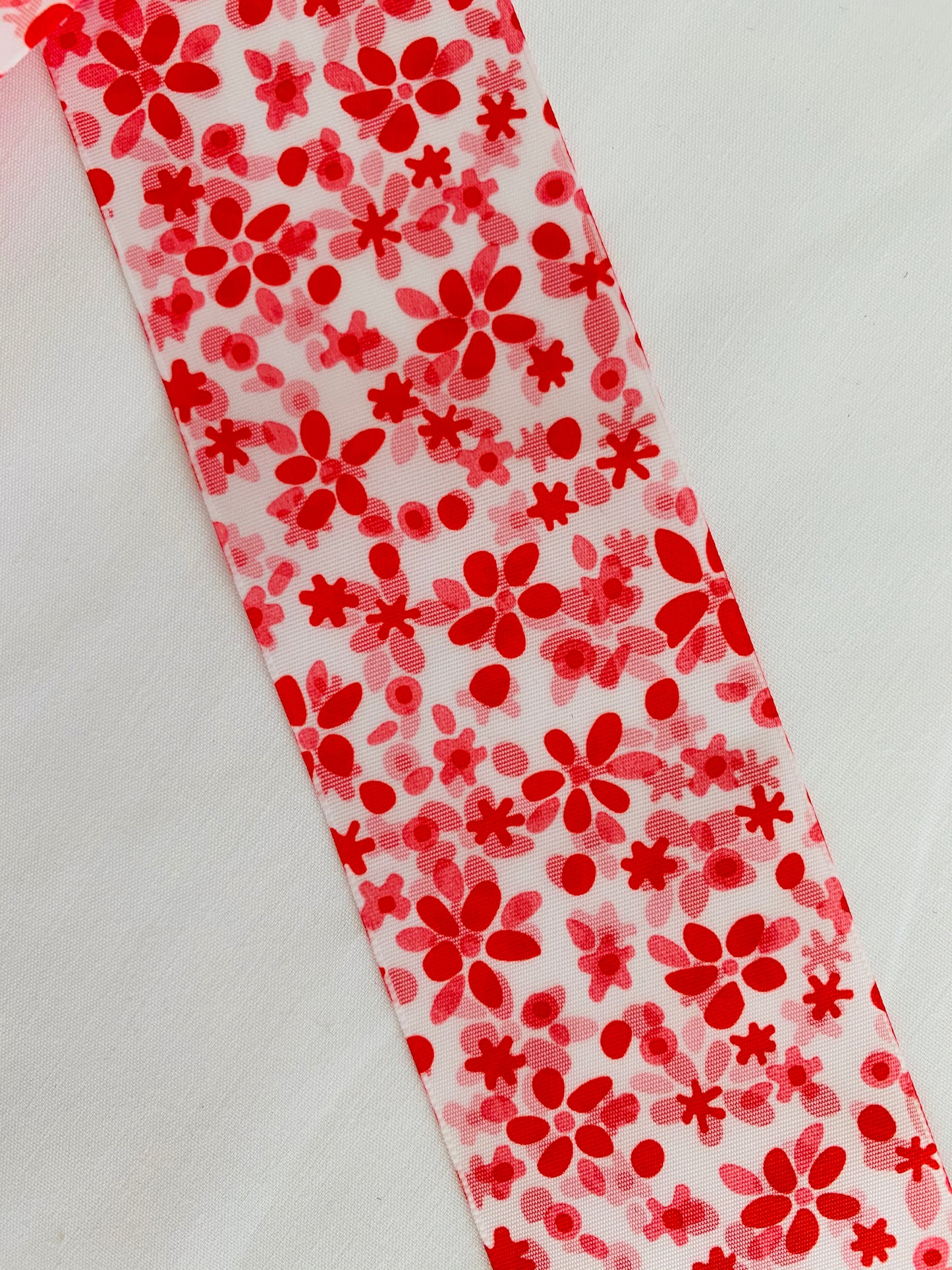 CINTA DE PELO ESTAMPADO DE FLORES EN ROJO DE 5 CENTÍMETROS DE ANCHO