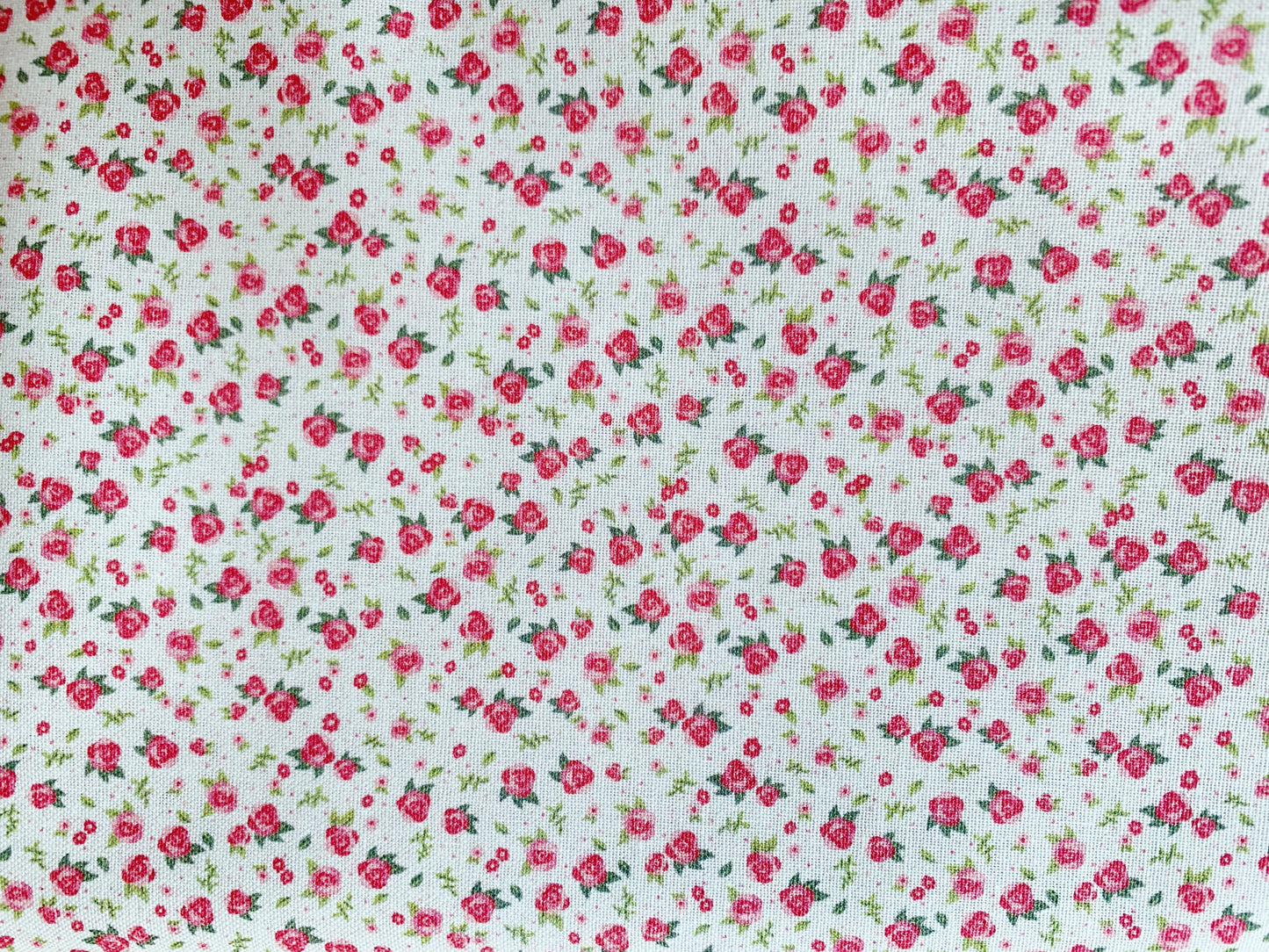 TELA INFANTIL ESTAMPADO FLORES DE 1,50 DE ANCHO. 15 EUROS/ METRO.