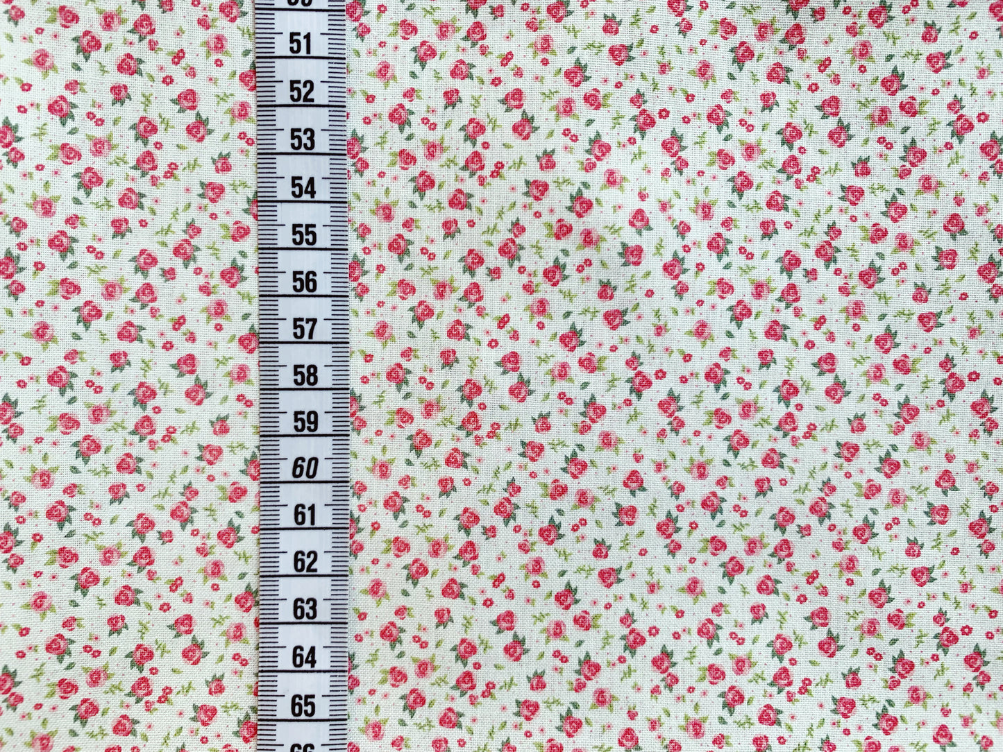 TELA INFANTIL ESTAMPADO FLORES DE 1,50 DE ANCHO. 15 EUROS/ METRO.