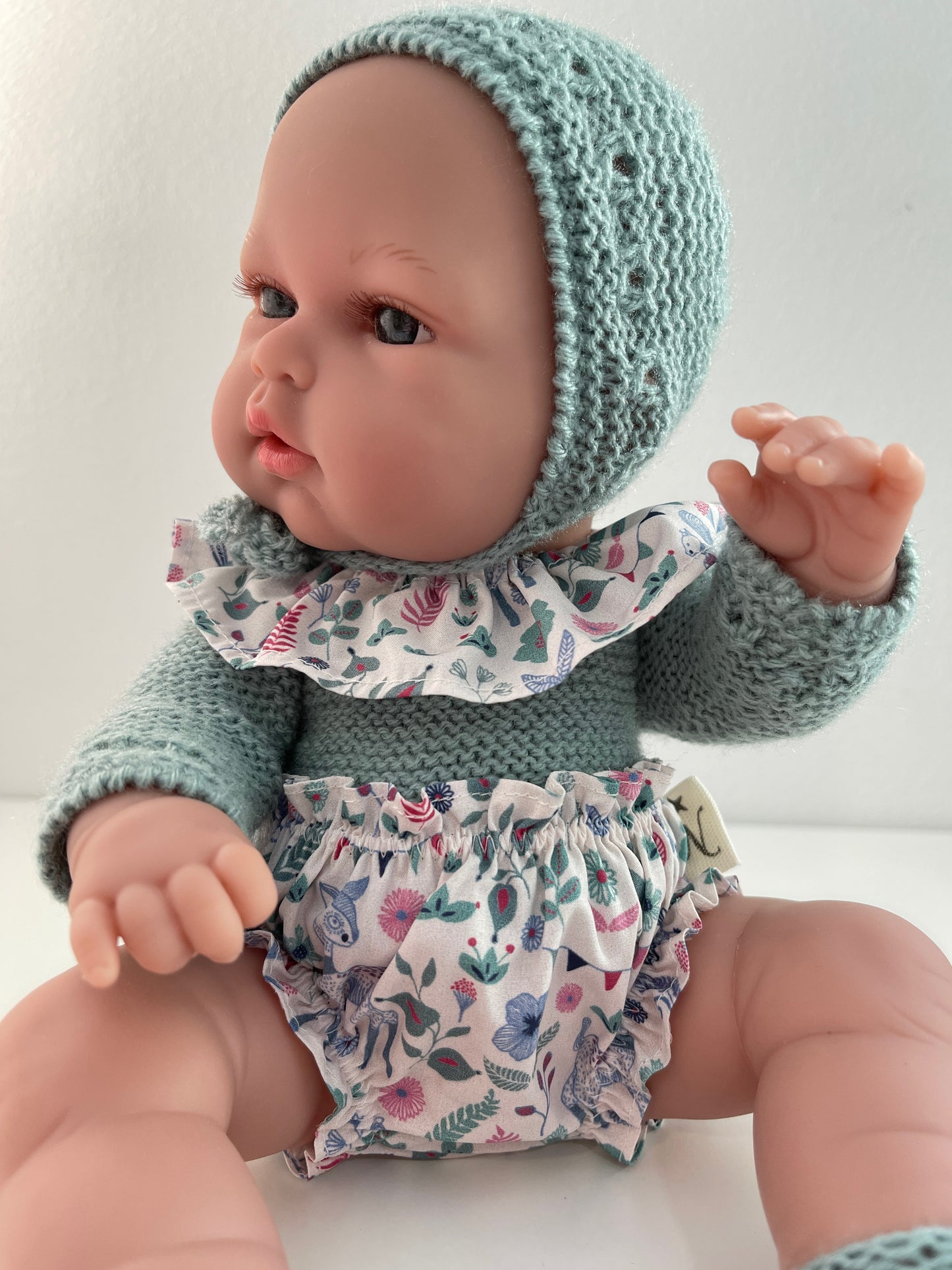 ROPA Y MUÑECO 33 CM