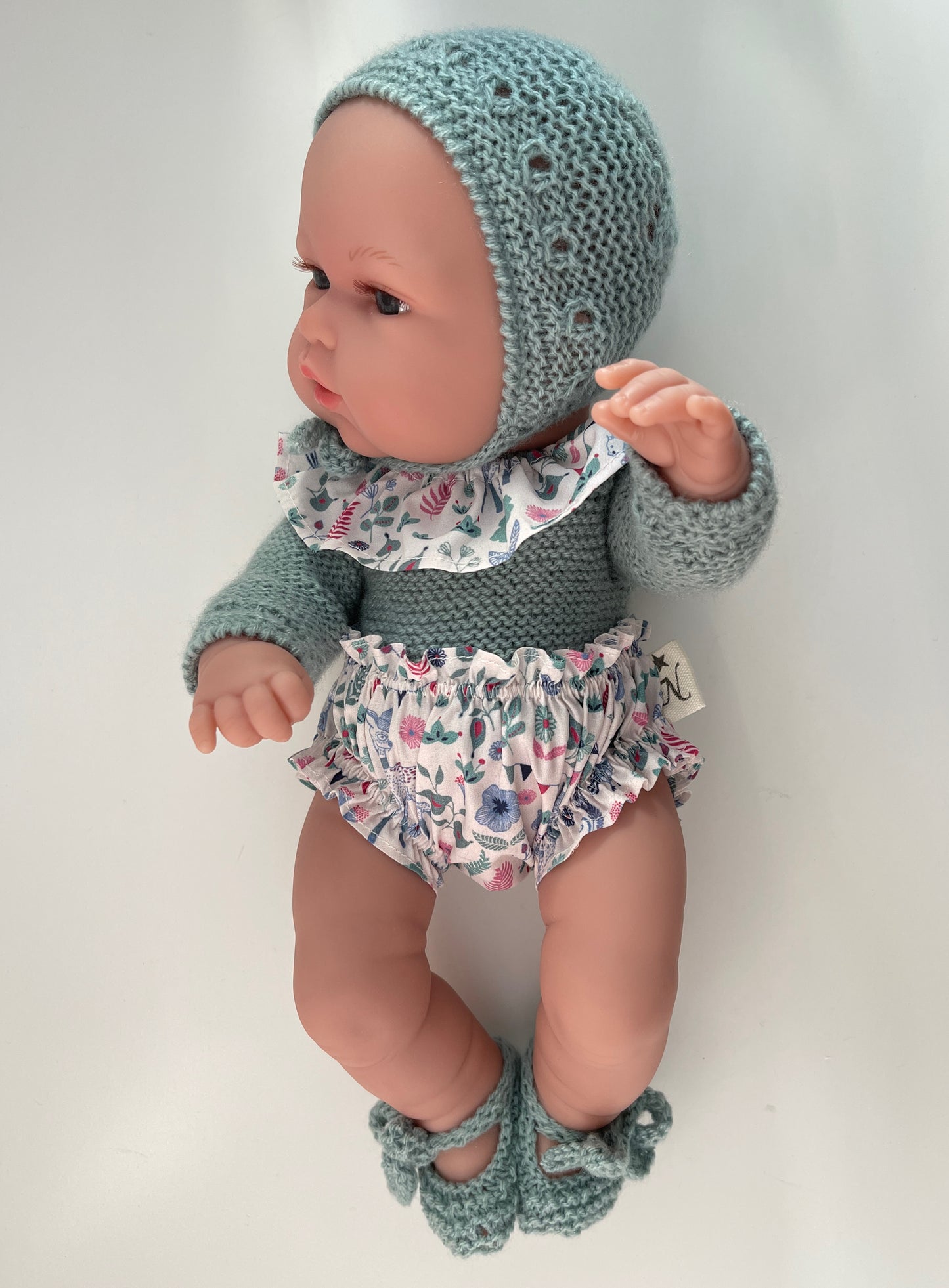 ROPA Y MUÑECO 33 CM