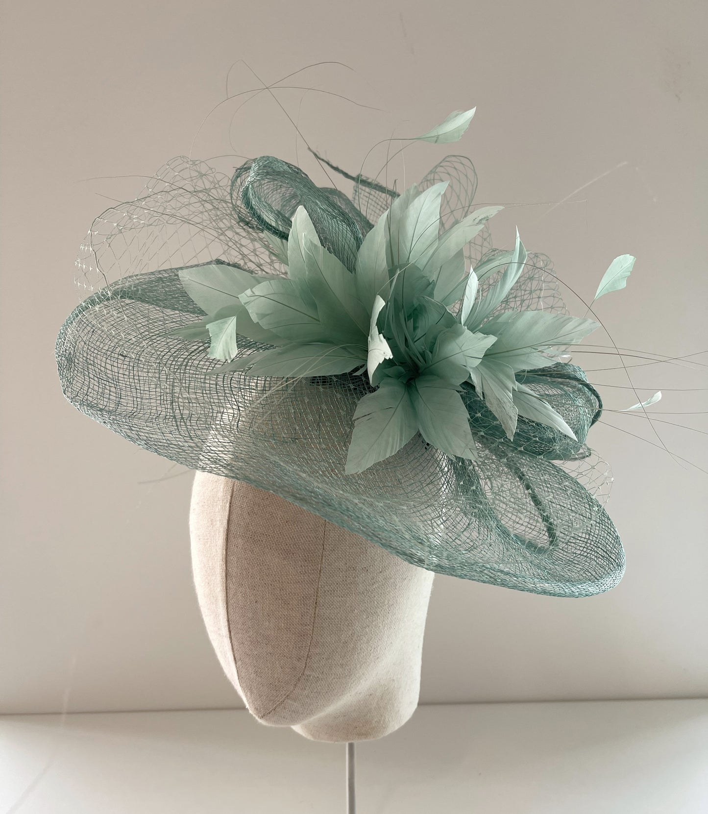 TOCADO IDEAL PARA MADRINA DE BODA
