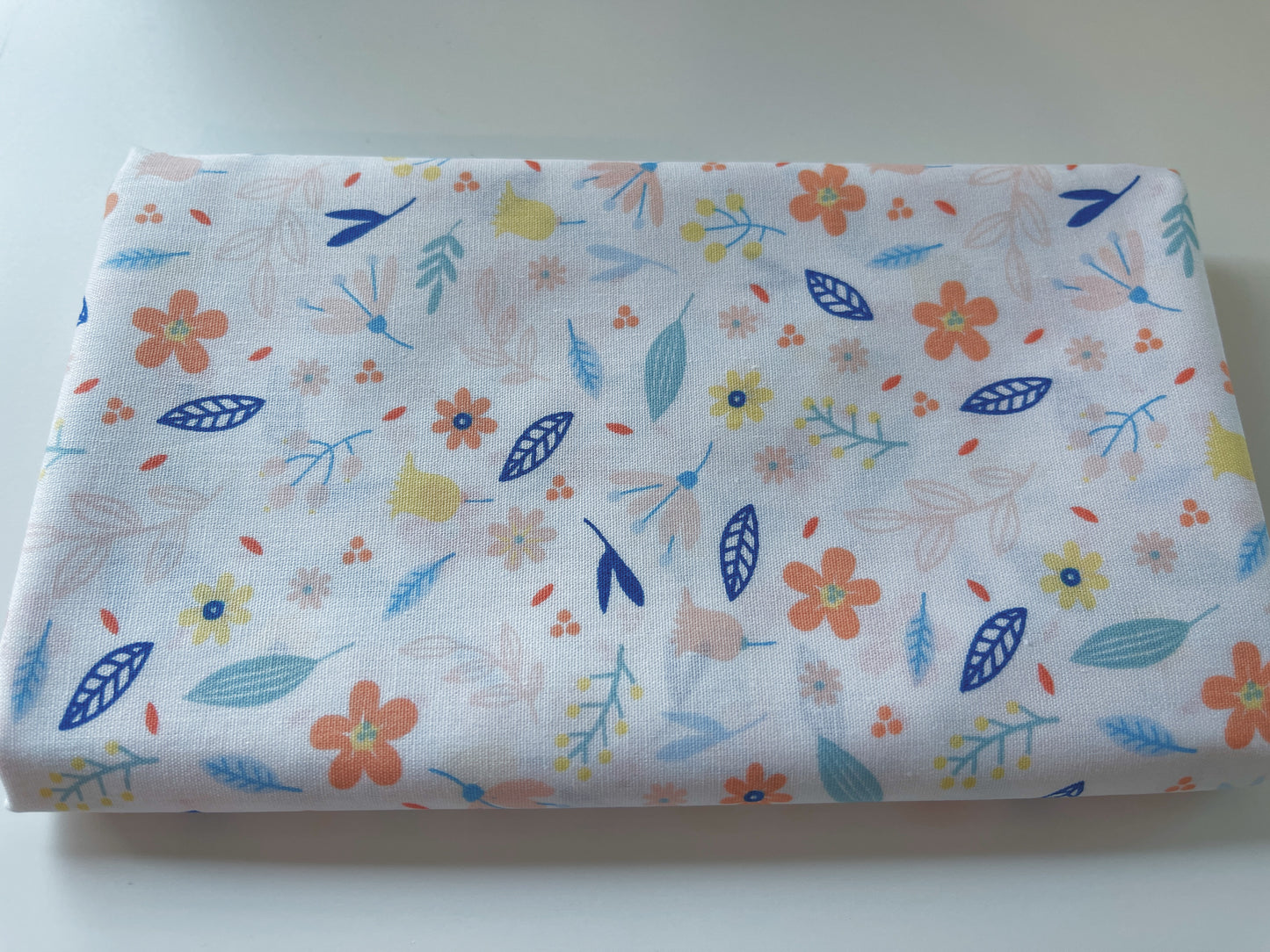 TELA ESTAMPADA DE 1,5 METROS DE ANCHO. 10 EUROS/ METRO.