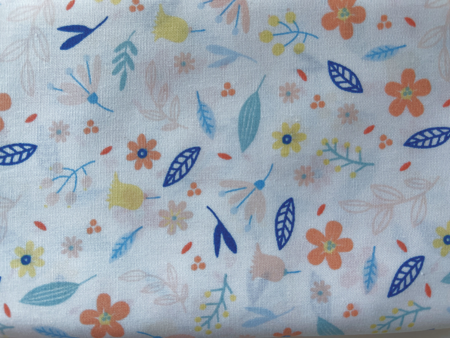 TELA ESTAMPADA DE 1,5 METROS DE ANCHO. 10 EUROS/ METRO.