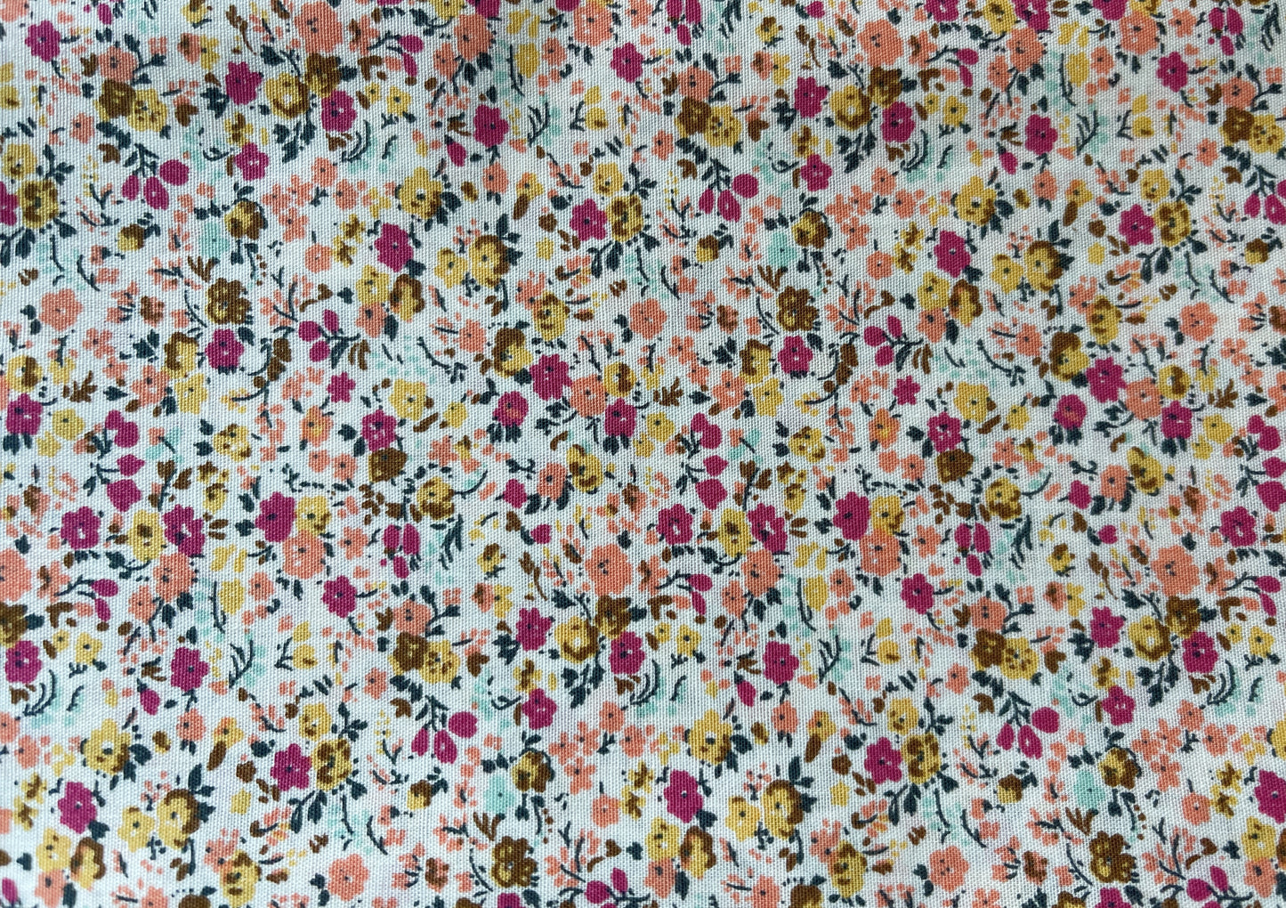 TELA ESTAMPADA DE 1,5 METROS DE ANCHO. 10 EUROS/ METRO.