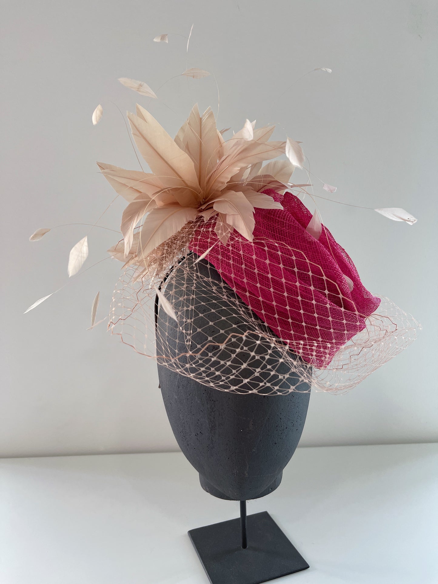 TOCADO PARA INVITADA ESTILO CASCO