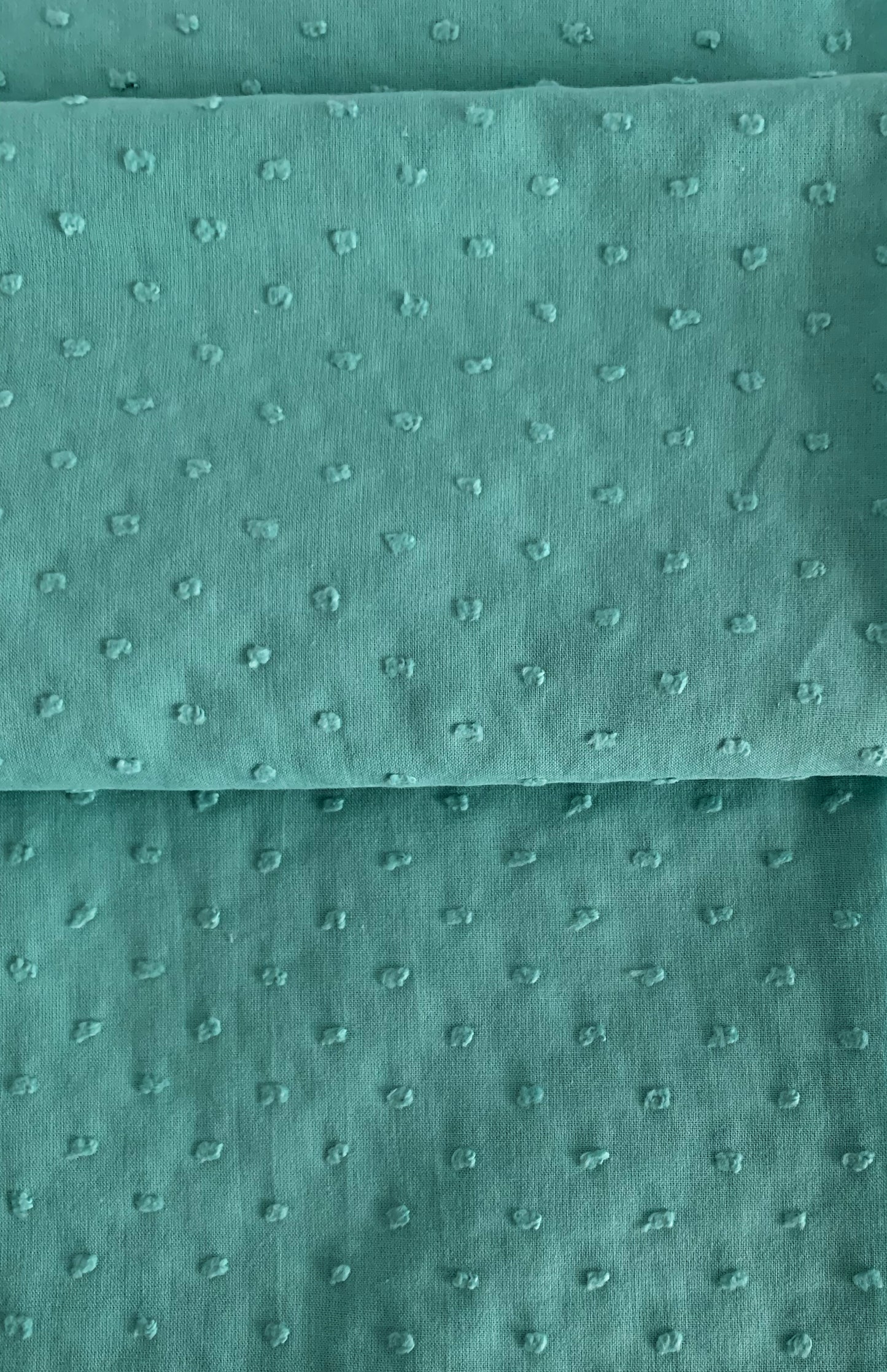 TELA CON TEXTURA DE 1,5 METROS DE ANCHO. 19,50 EUROS/ METRO.