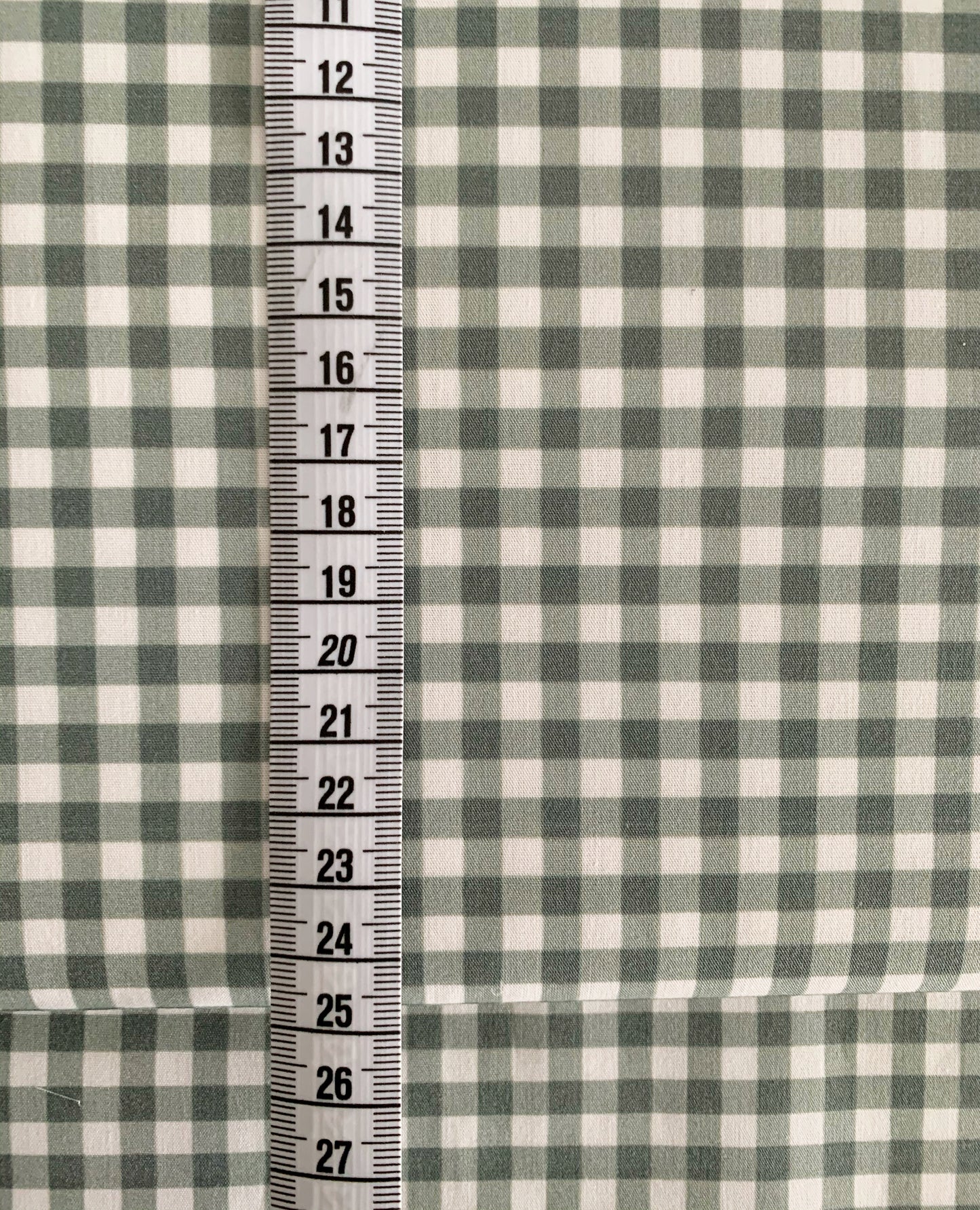 TELA INFANTIL ESTAMPADO DE CUADROS DE 1,50 METROS DE ANCHO. 15 EUROS /METRO.