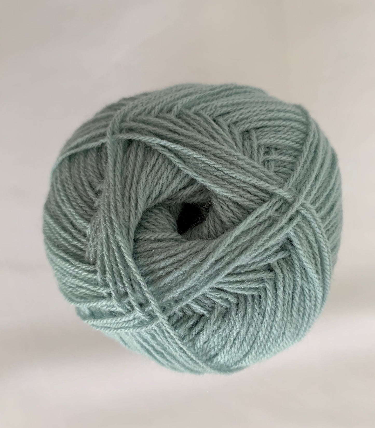 LANAS STOP NIDO 50 GRAMOS 100% ACRÍLICO COLOR 533