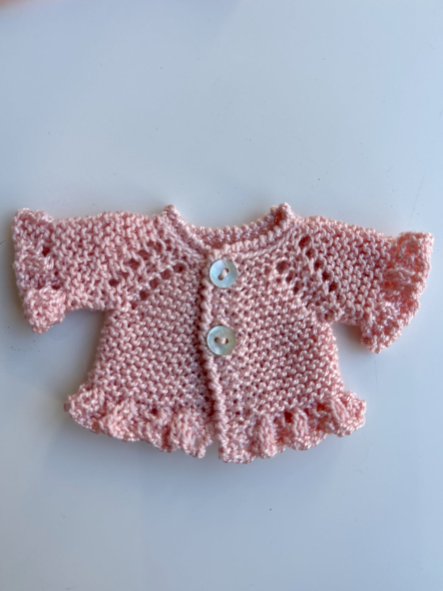 Conjunto jersey con capota y patucos perle salmon para muñeco de 21cm