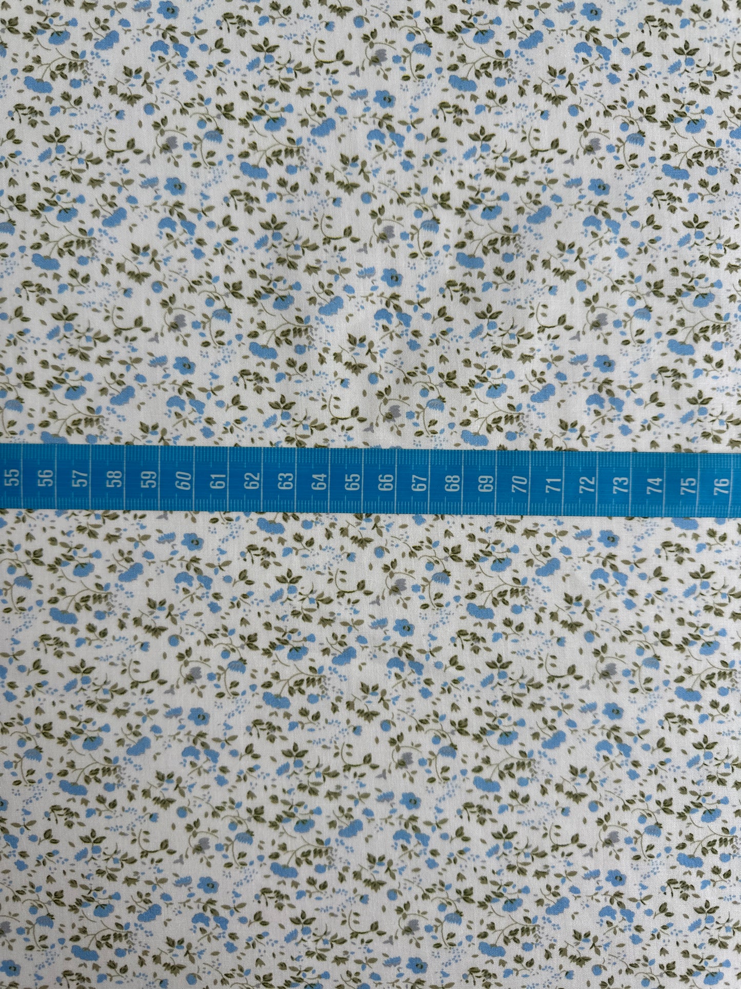 TELA ESTAMPADA DE 1,5 METROS DE ANCHO. 10 EUROS/ METRO.
