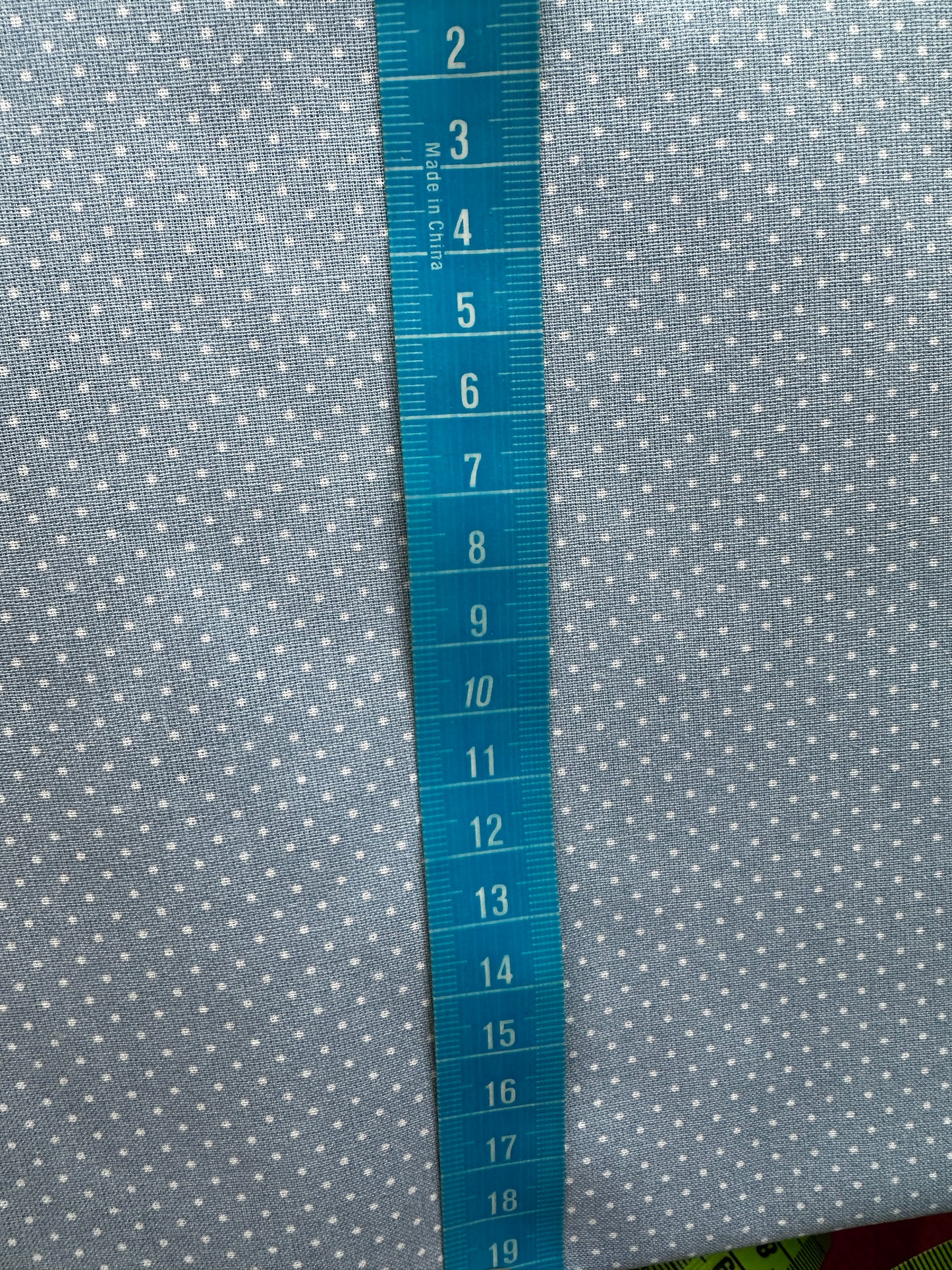 TELA ESTAMPADA DE 1,5 METROS DE ANCHO. 4 EUROS/ METRO.