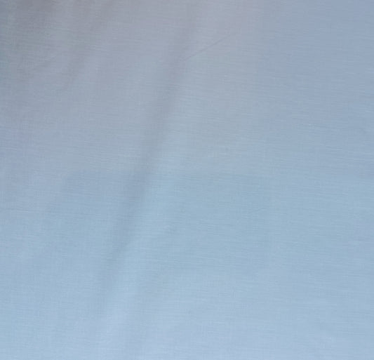 BATISTA BLANCA 67 ALGODÓN 33 POLYESTER DE 1,5 METROS DE ANCHO. ANTE 7,10 EUROS/ METRO. AHORA 6€/METROS