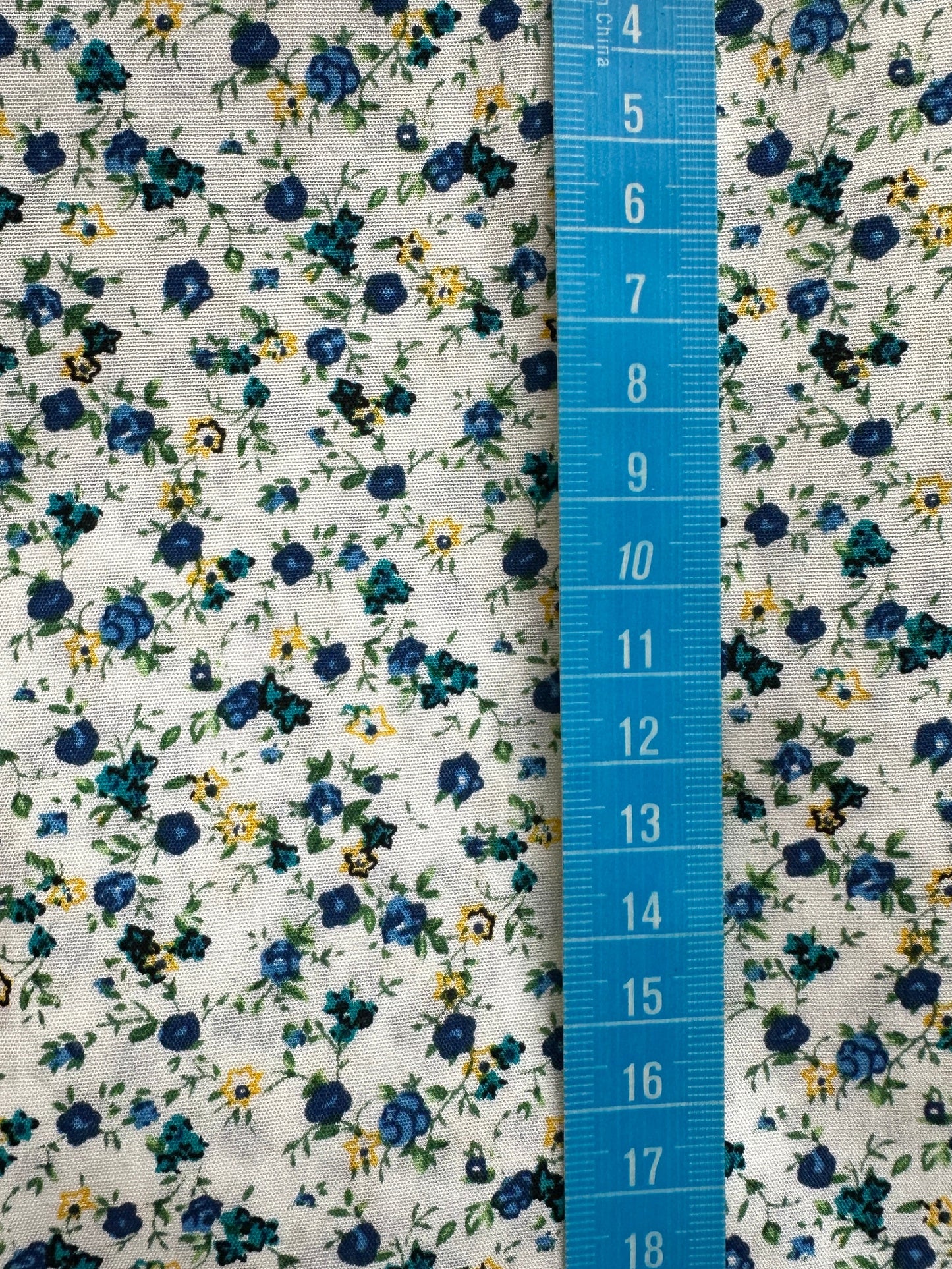 TELA ESTAMPADA DE 1,5 METROS DE ANCHO. 4 EUROS/ METRO.