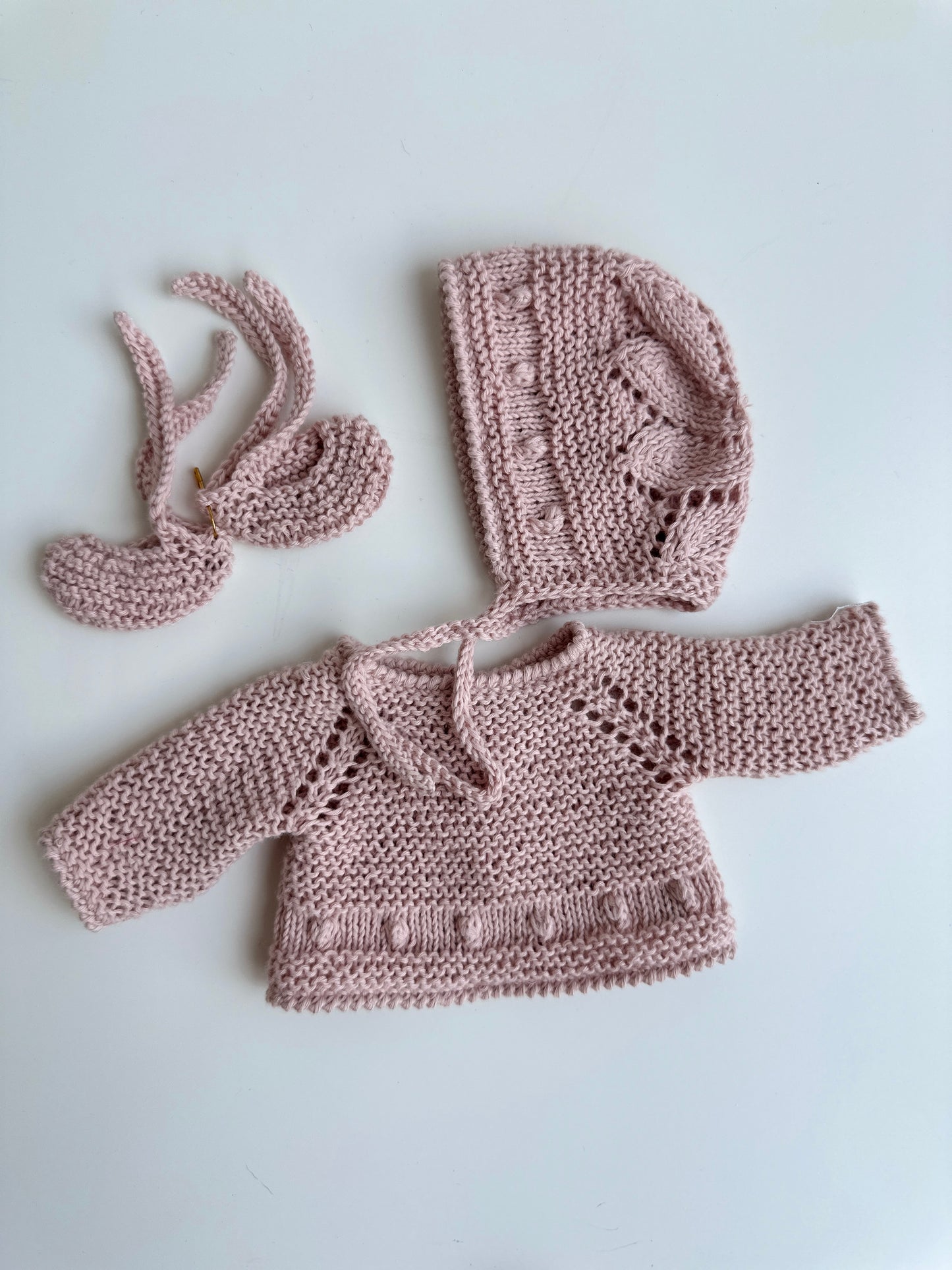 Conjunto jersey, capota y patucos para muñecos de 34 cm