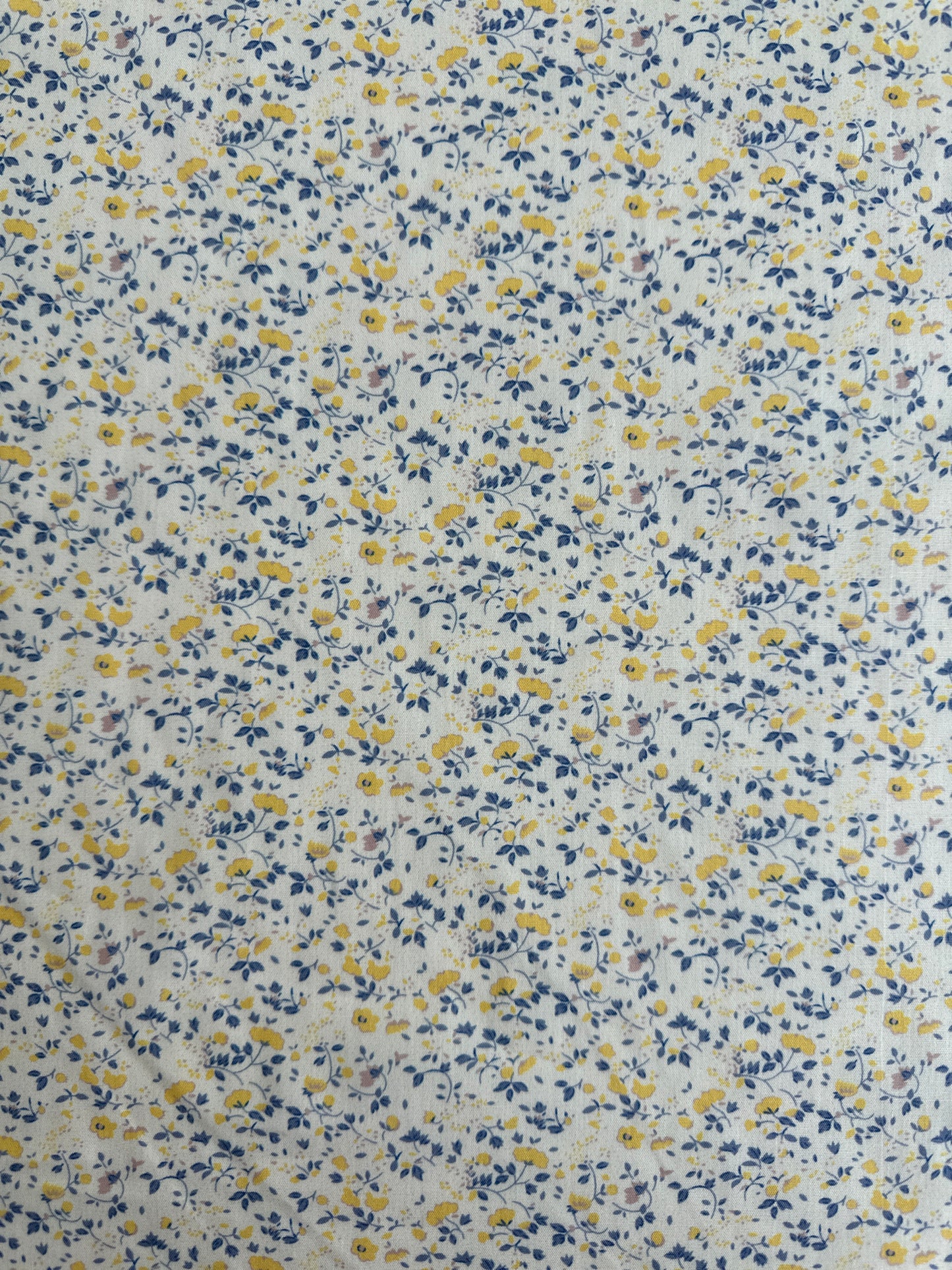TELA ESTAMPADA DE 1,5 METROS DE ANCHO. 10 EUROS/ METRO.