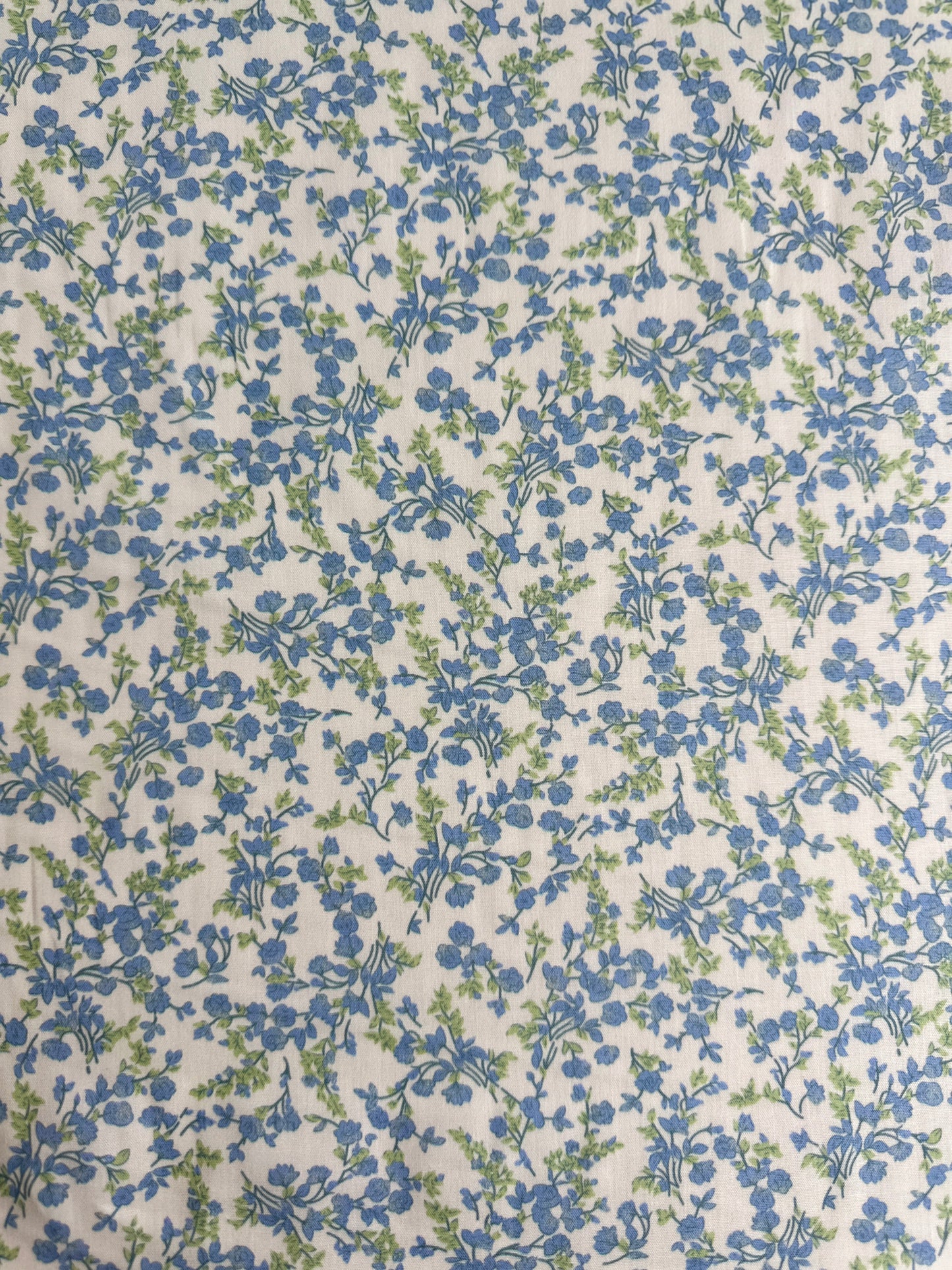 TELA ESTAMPADA DE 1,5 METROS DE ANCHO. 10 EUROS/ METRO.