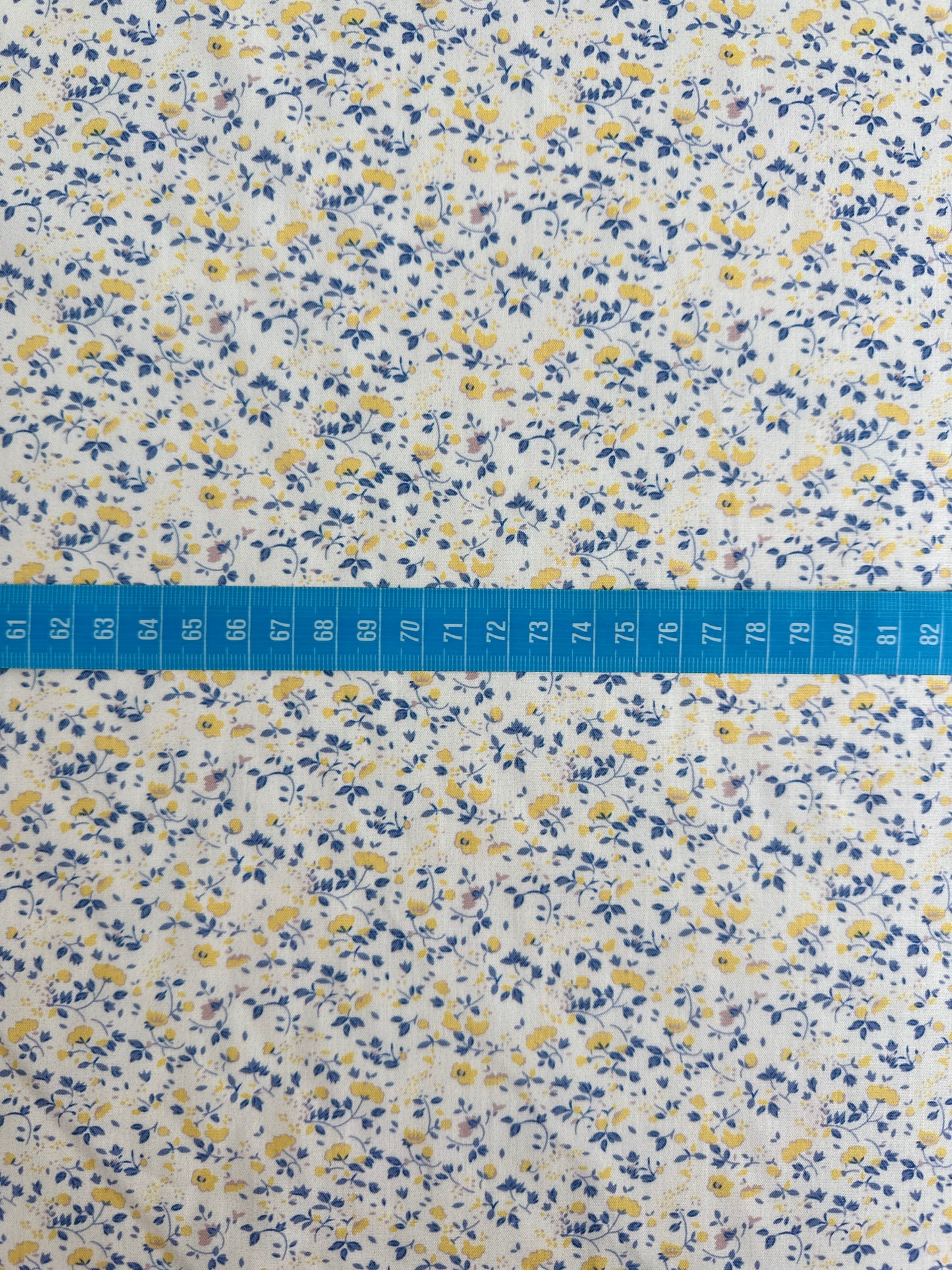 TELA ESTAMPADA DE 1,5 METROS DE ANCHO. 10 EUROS/ METRO.