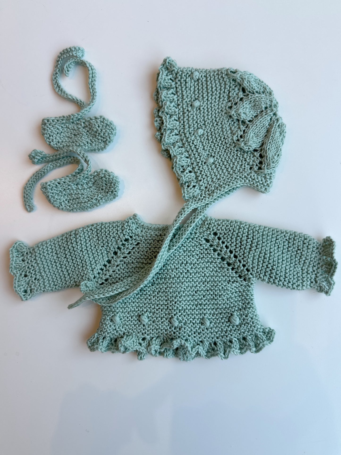 Conjunto jersey, capota y patucos para muñecos de 34 cm