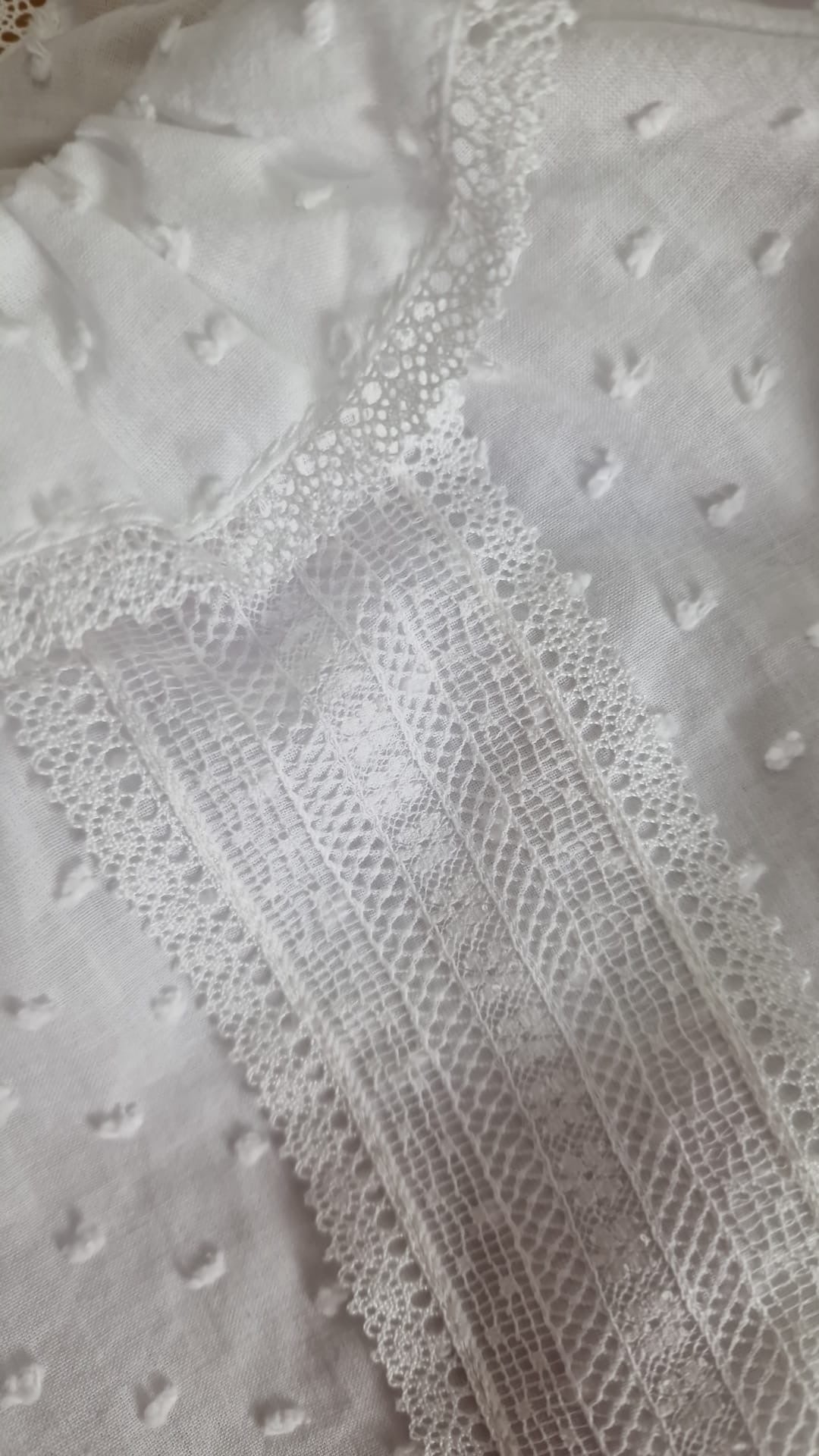 BLUSA CON CUELLO PARA REBORN DE 52 CENTÍMETROS CRUDA