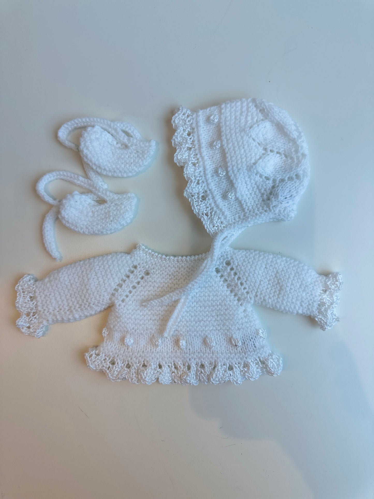 Conjunto jersey, capota y patucos para muñecos de 34 cm