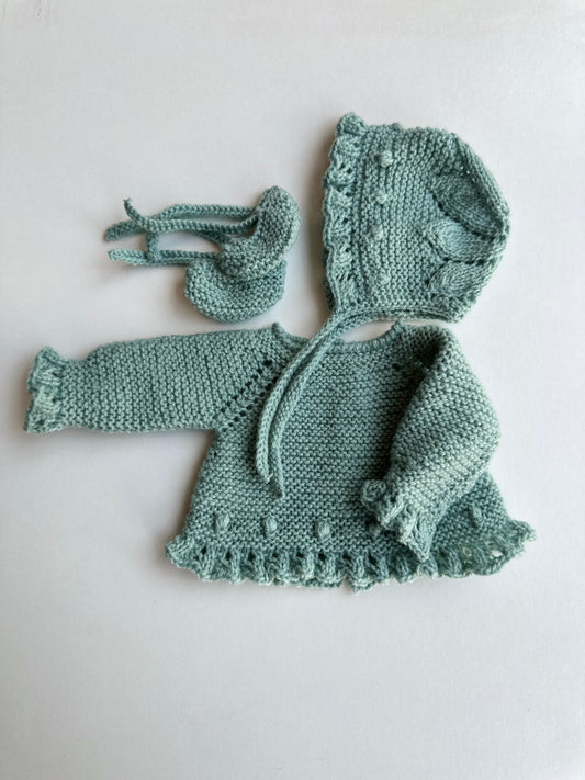 Conjunto punto verde viejo hecho a mano capota, jersey y patucos