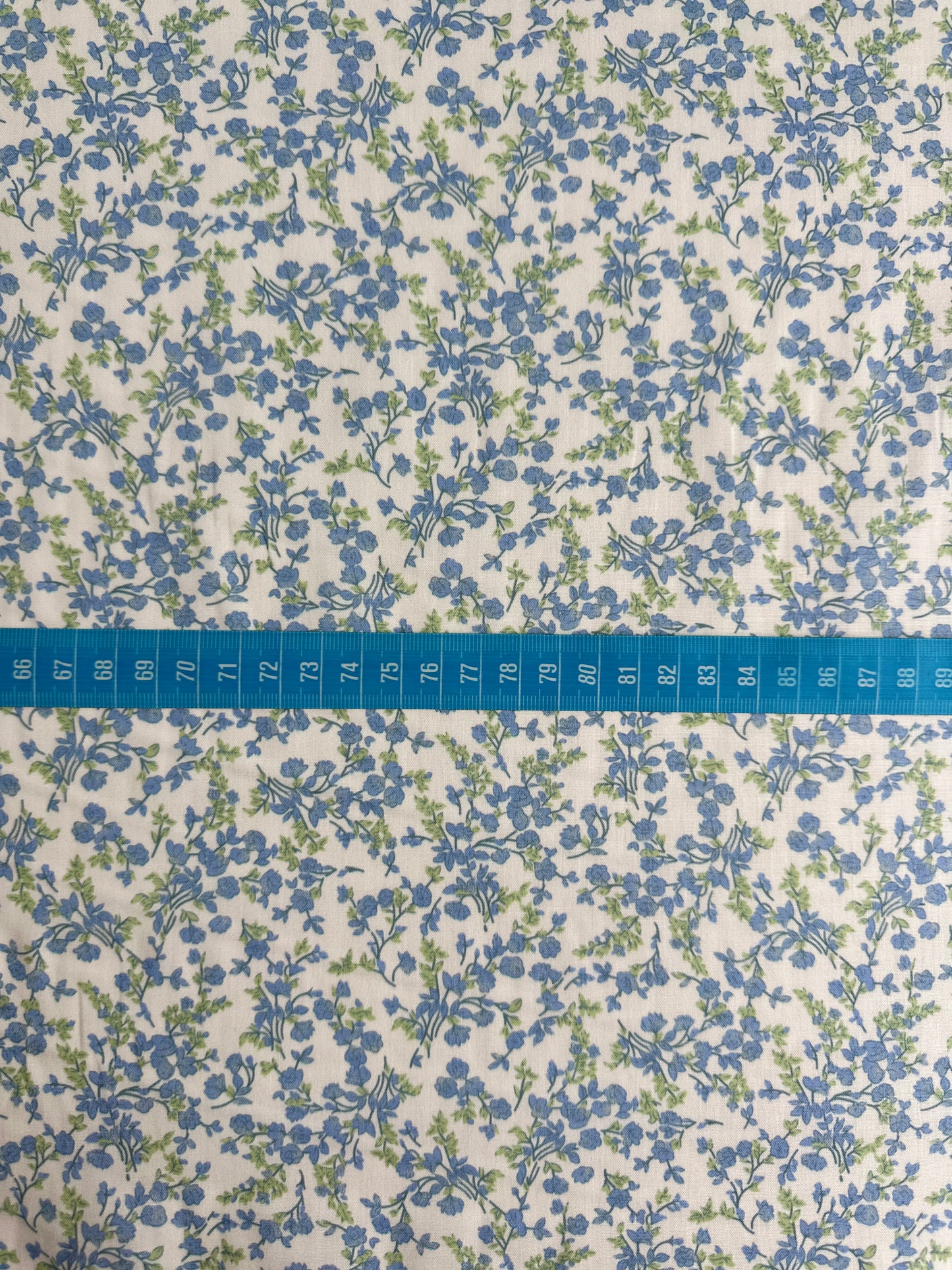 TELA ESTAMPADA DE 1,5 METROS DE ANCHO. 10 EUROS/ METRO.