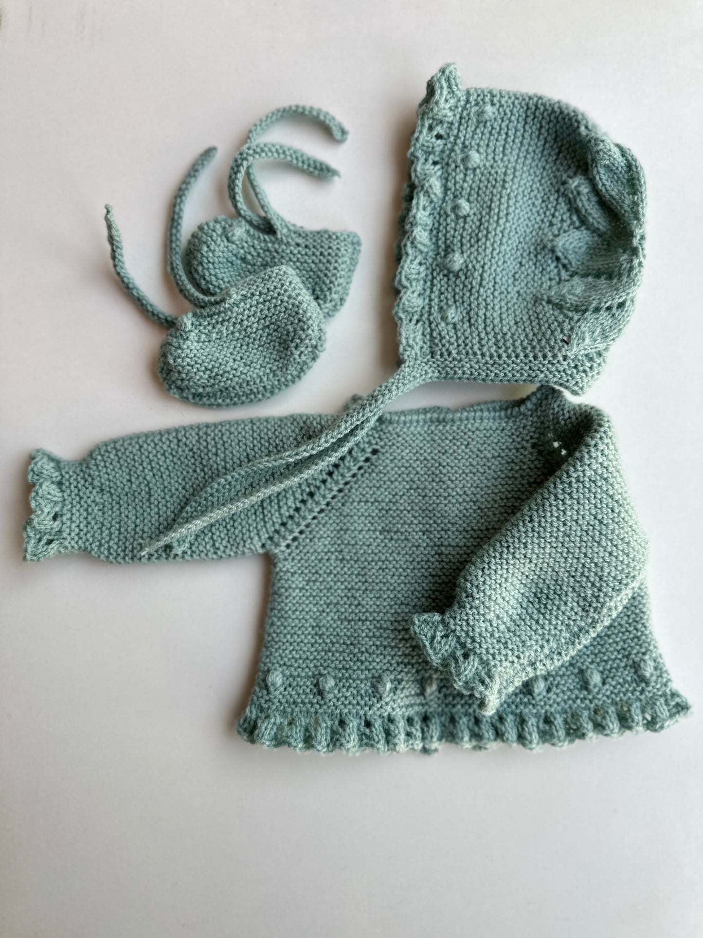 Conjunto jersey, capota y patucos para muñecos de 34 cm