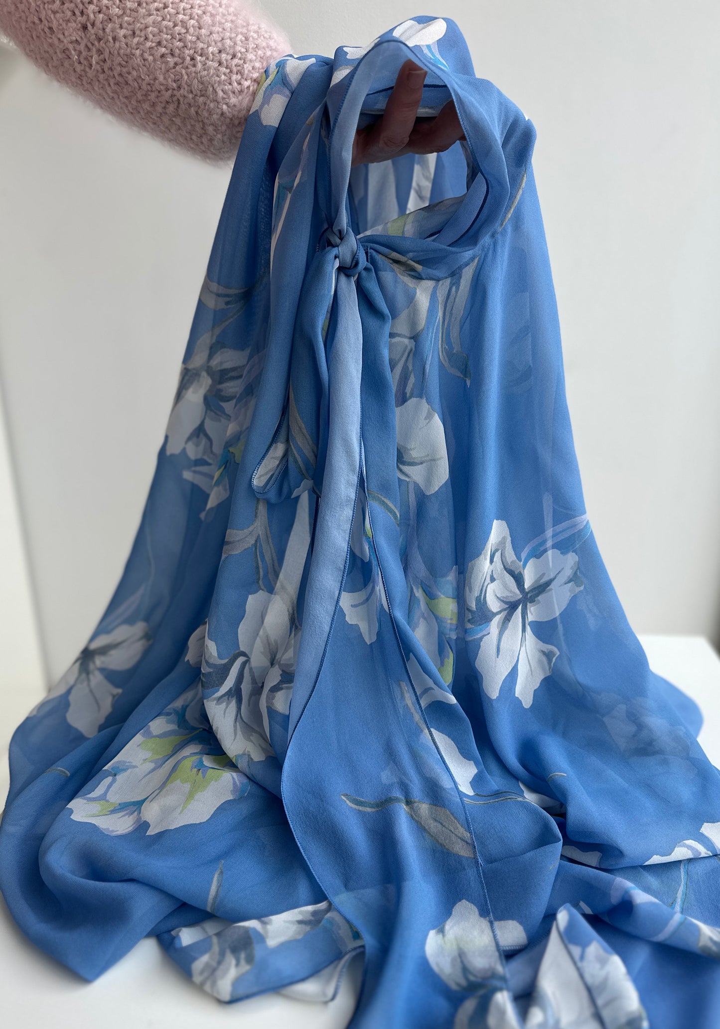 Capa con lazo estampado azul