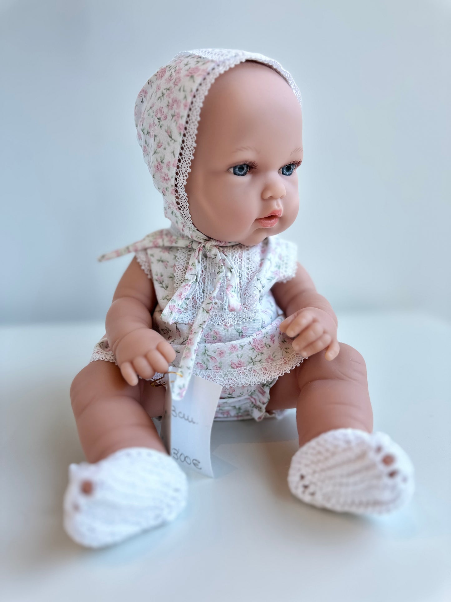 MUÑECO 33 CM LOLA