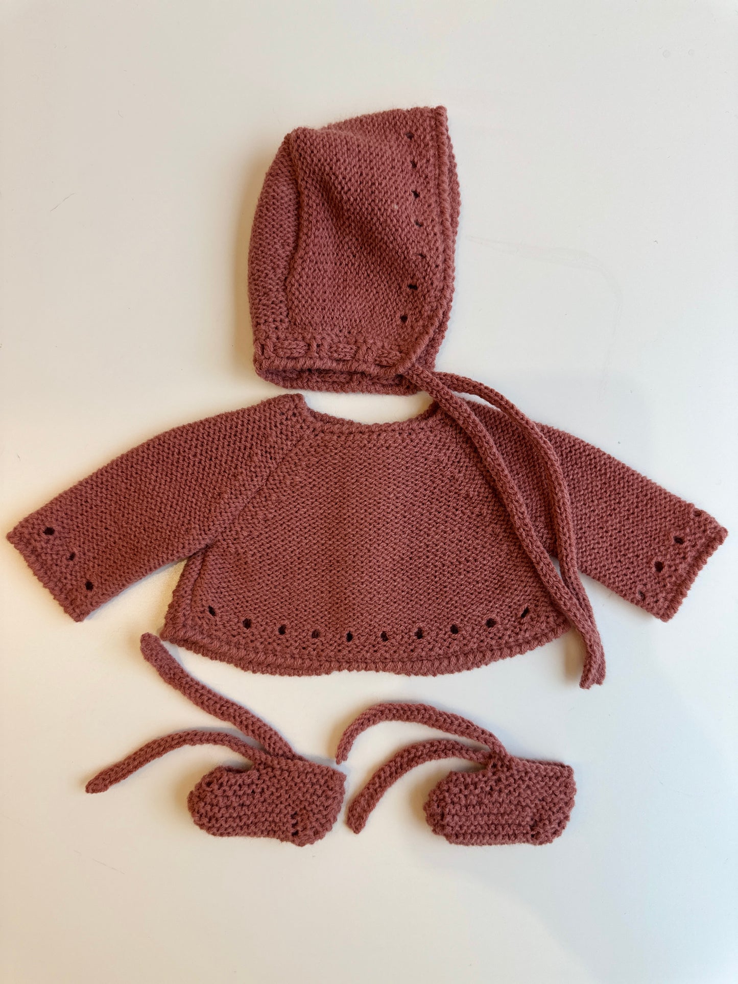 Conjunto jersey, capota y patucos para muñecos de 33cm