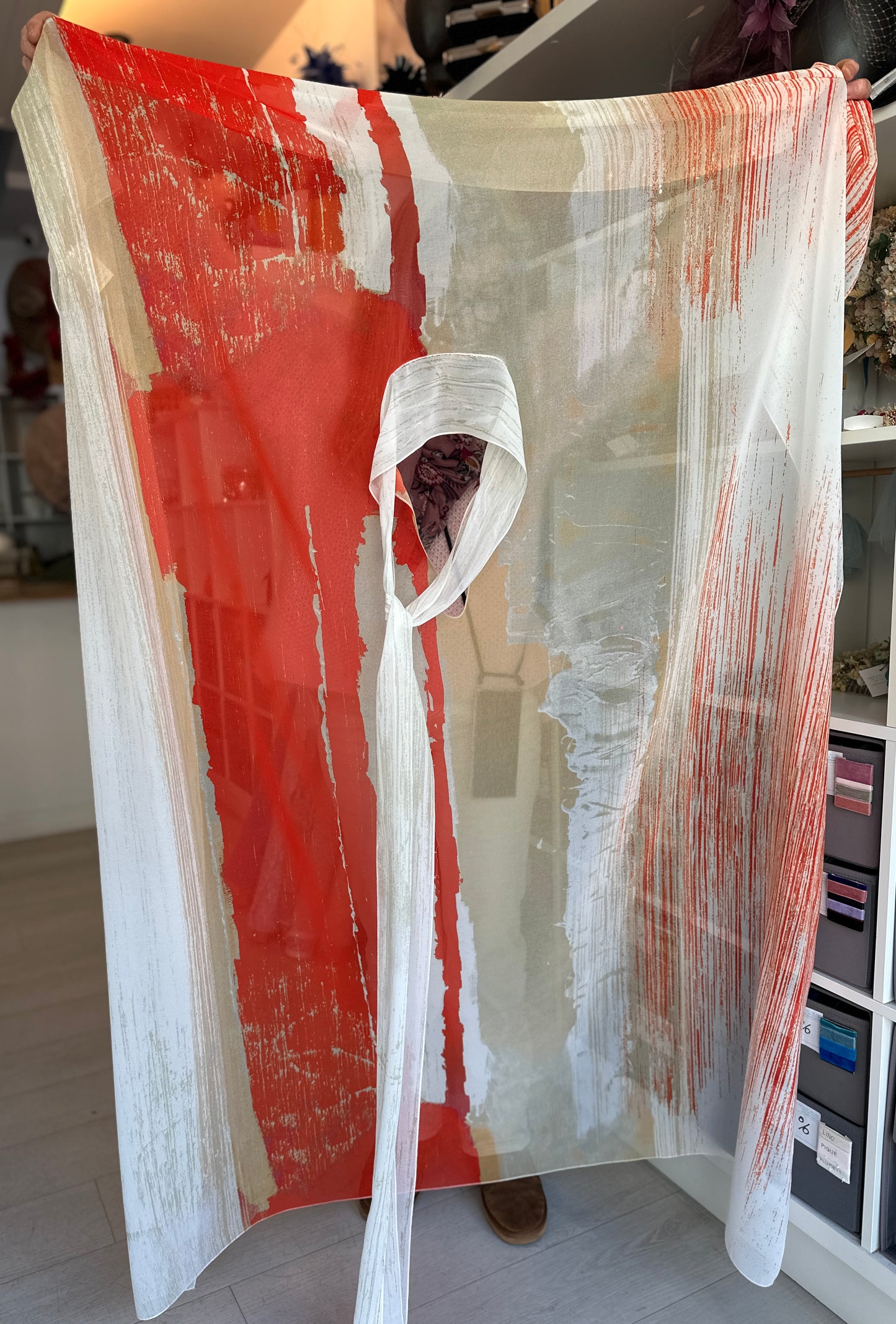 Capa con lazo estampado tonos naranjas