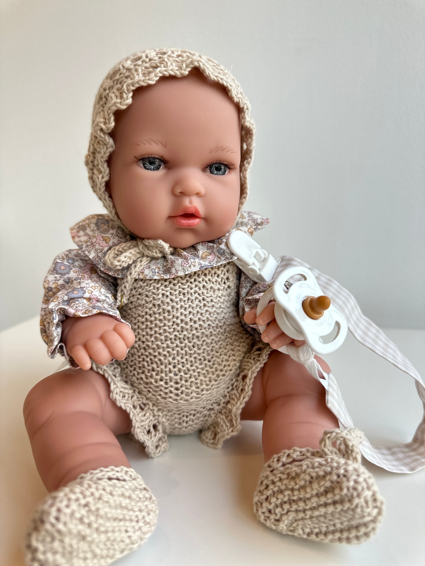 MUÑECO 33 CM con peto hecho a mano