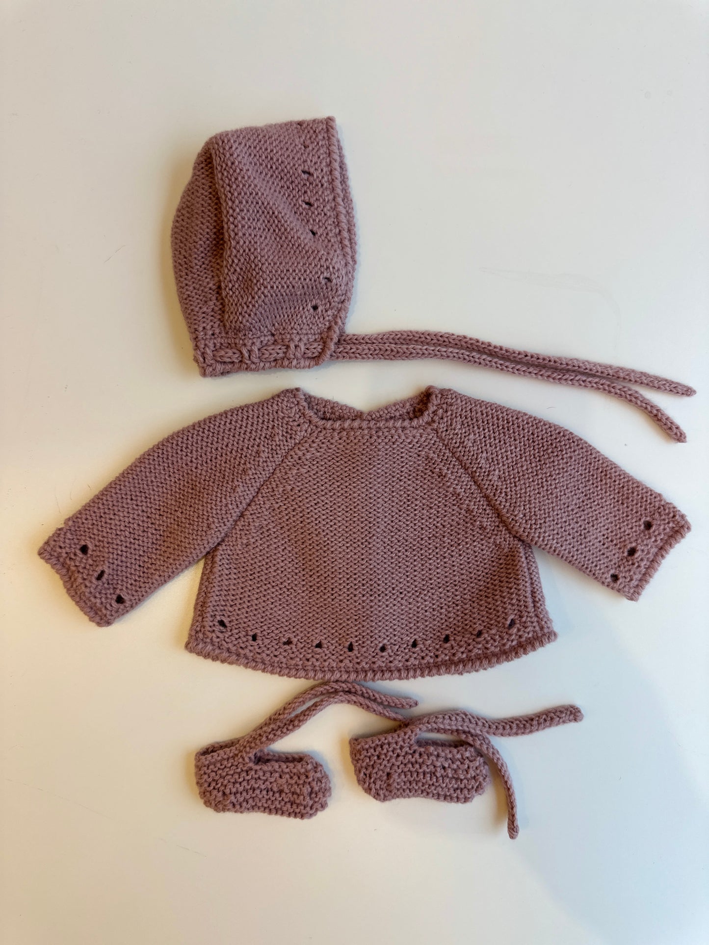 Conjunto jersey, capota y patucos para muñecos de 33cm