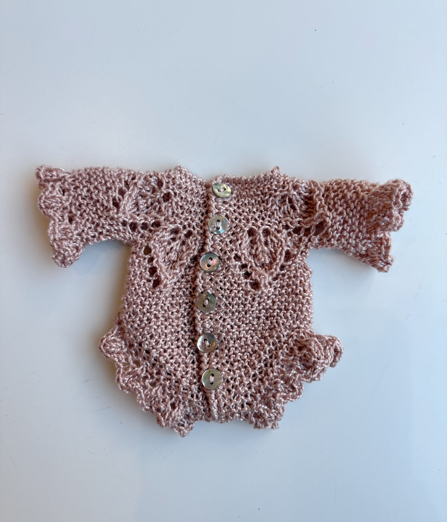 Conjunto body capota y patucos punto Perle hecho a mano