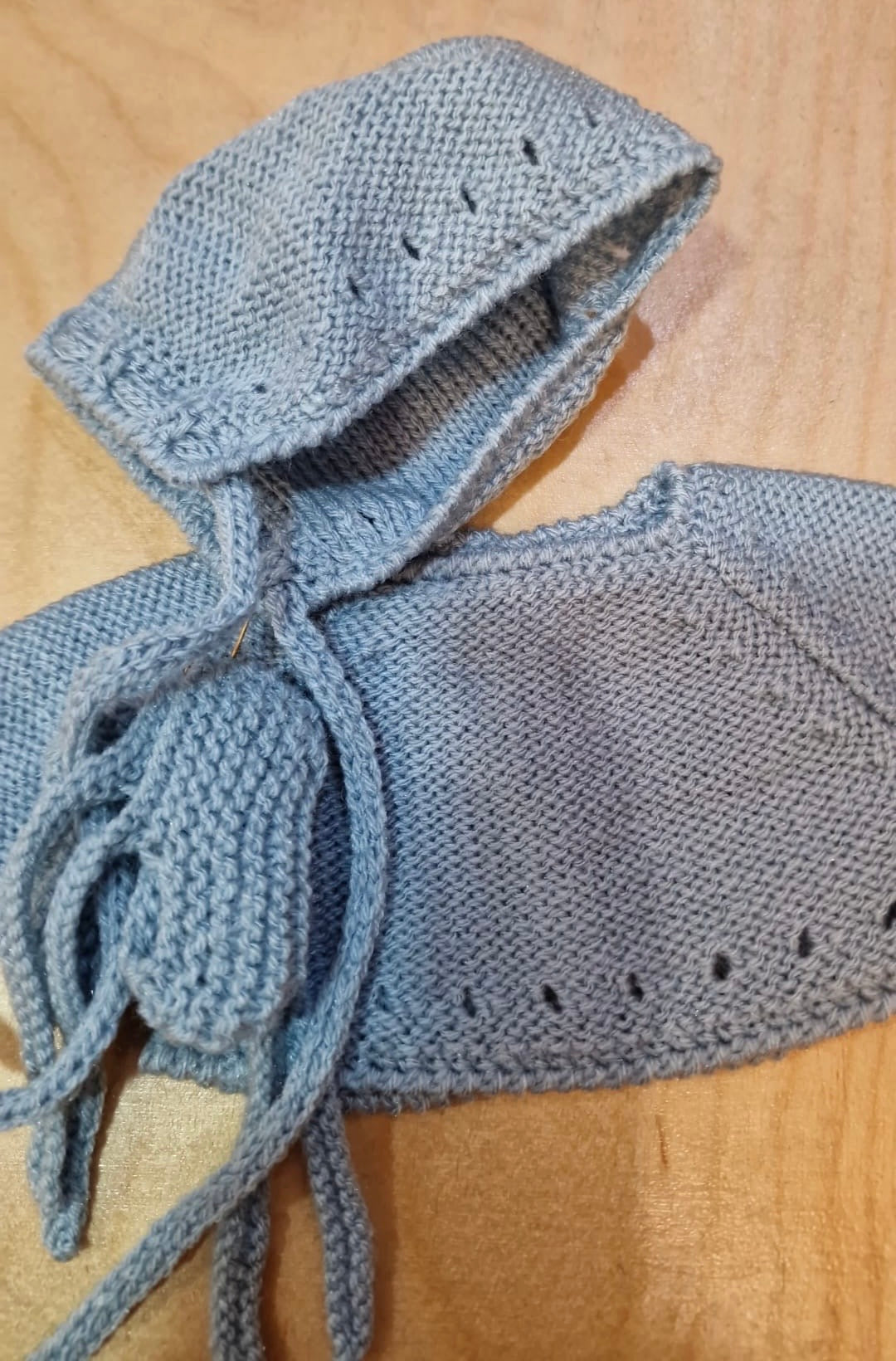 Conjunto jersey, capota y patucos para muñecos de 33cm