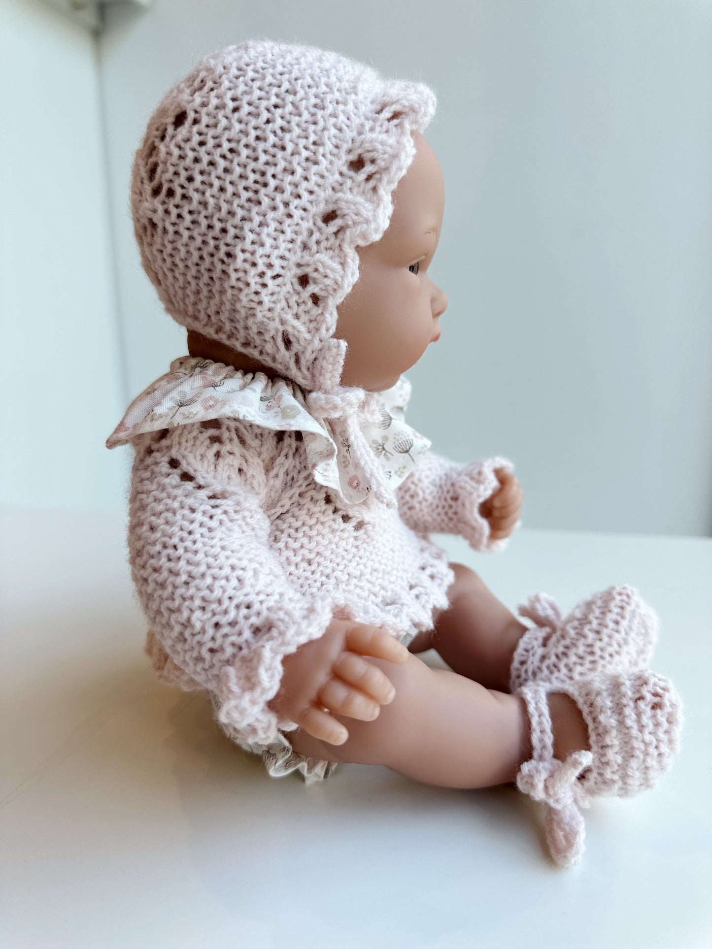 Conjunto punto hecho a mano capota, jersey y patucos