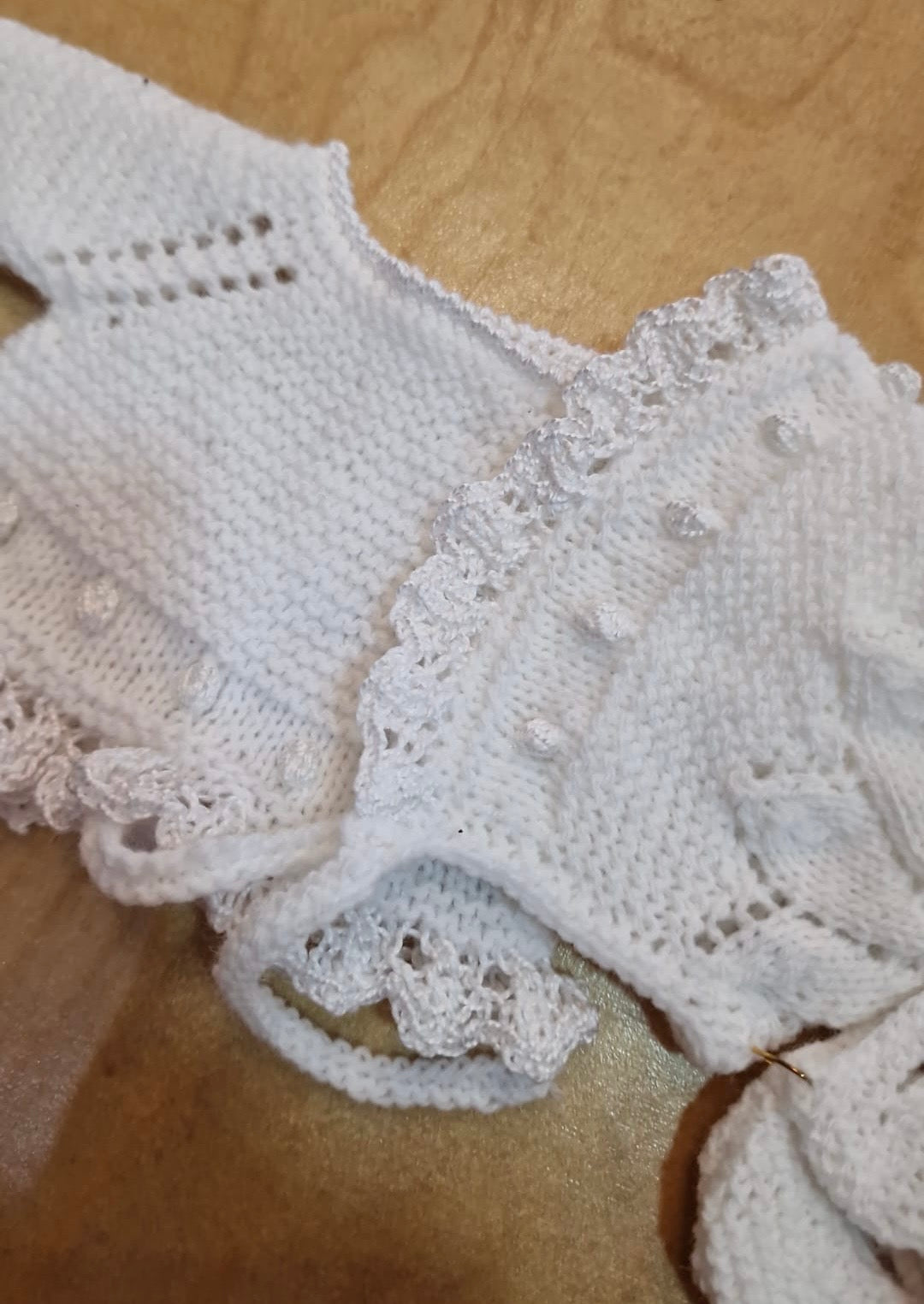 Conjunto jersey, capota y patucos para muñecos de 34 cm