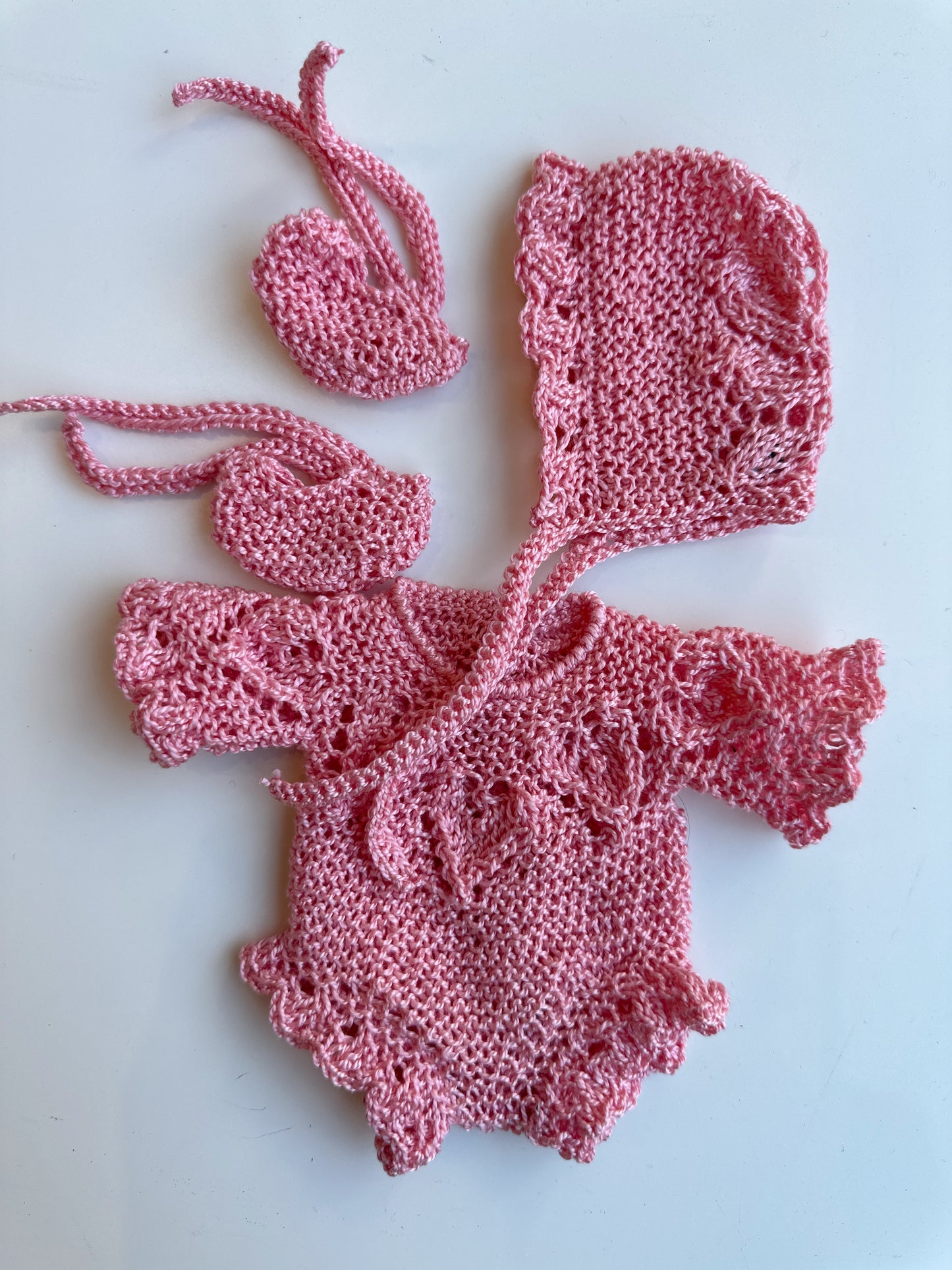 Conjunto body capota y patucos punto Perle hecho a mano