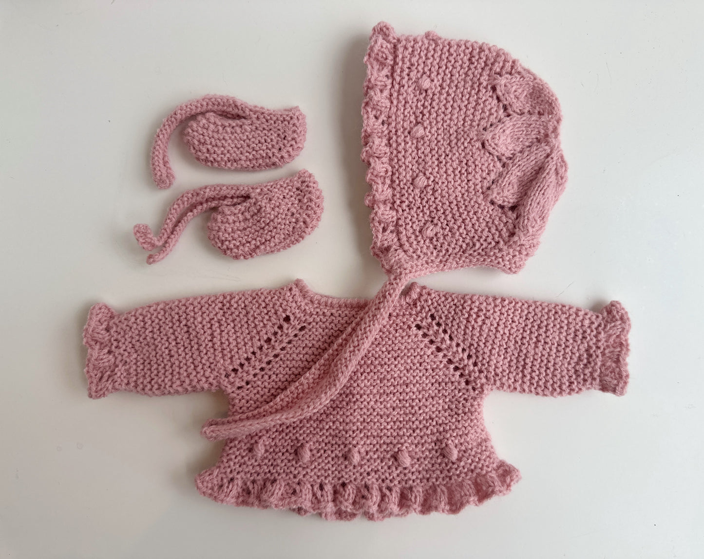 Conjunto jersey, capota y patucos para muñecos de 34 cm
