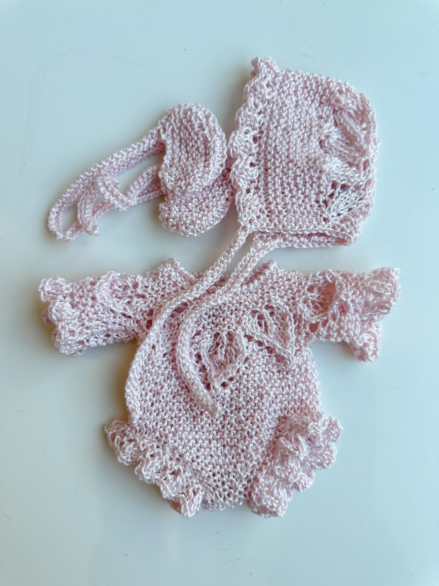 Conjunto body capota y patucos punto Perle hecho a mano