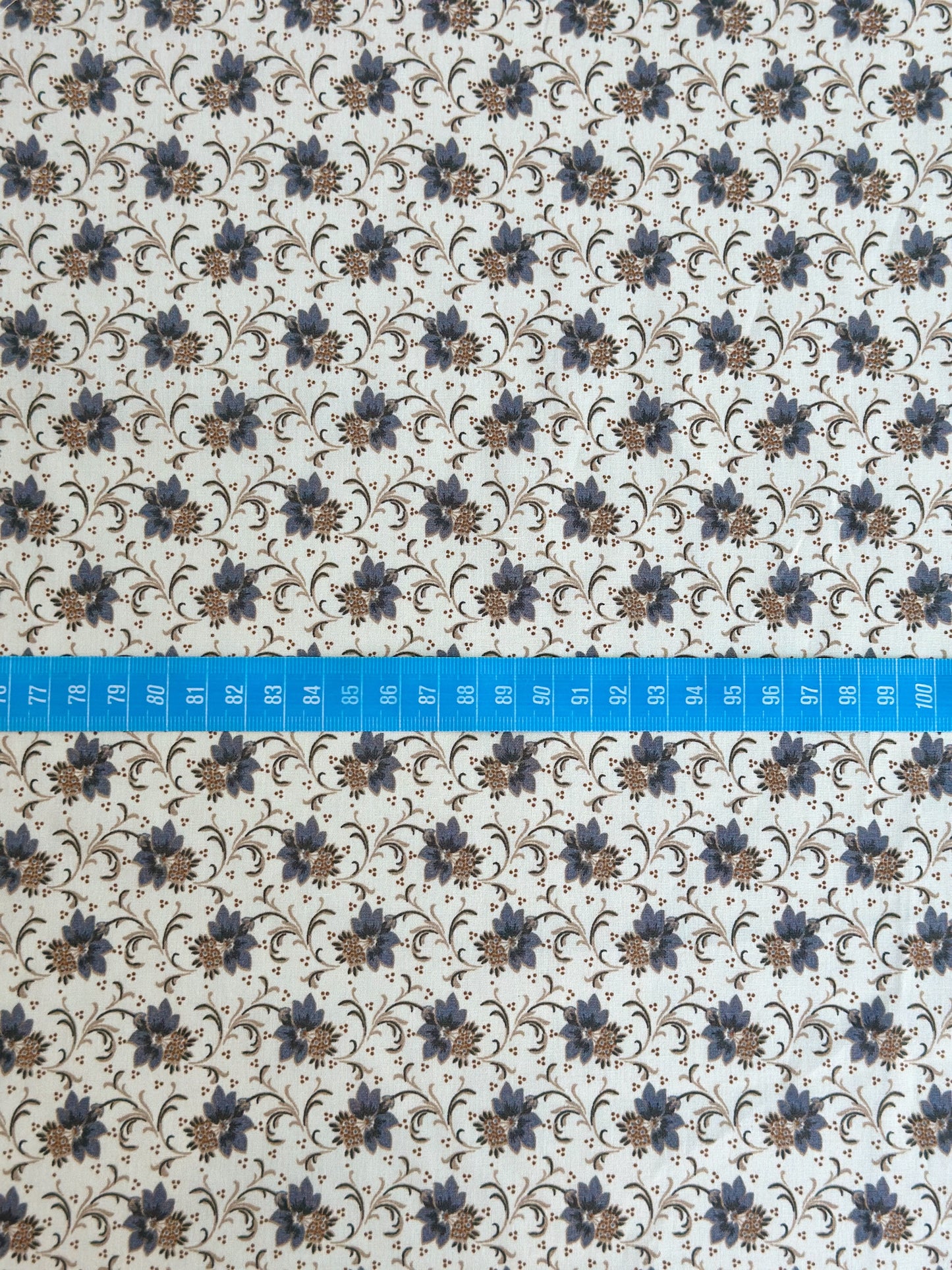 TELA INFANTIL ESTAMPADA DE 1,50 CENTÍMETROS DE ANCHO. 14 EUROS /METRO.