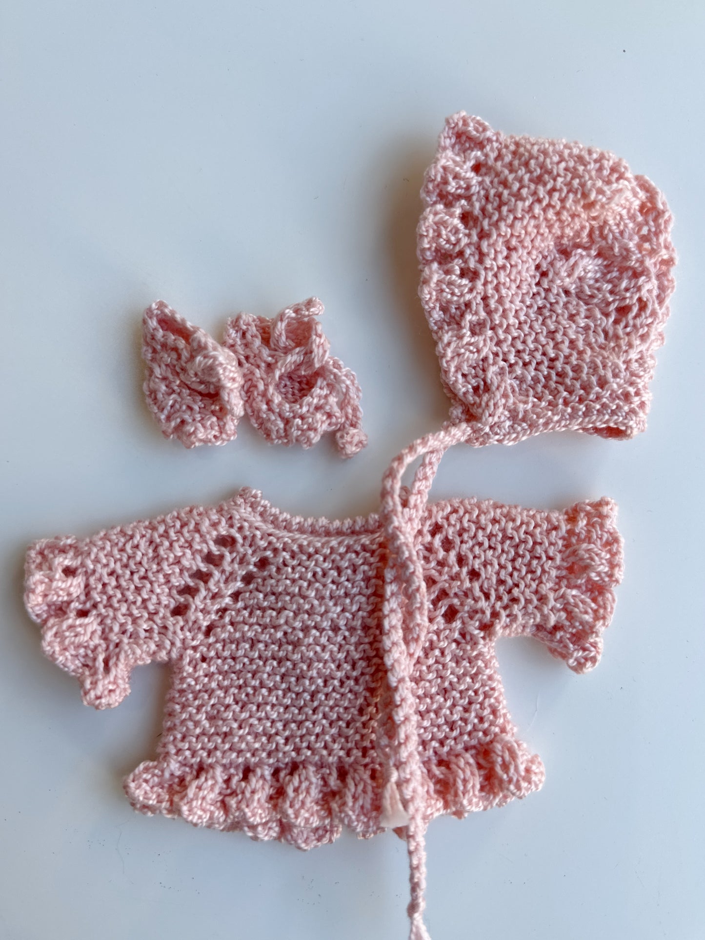 Conjunto jersey con capota y patucos perle salmon para muñeco de 21cm