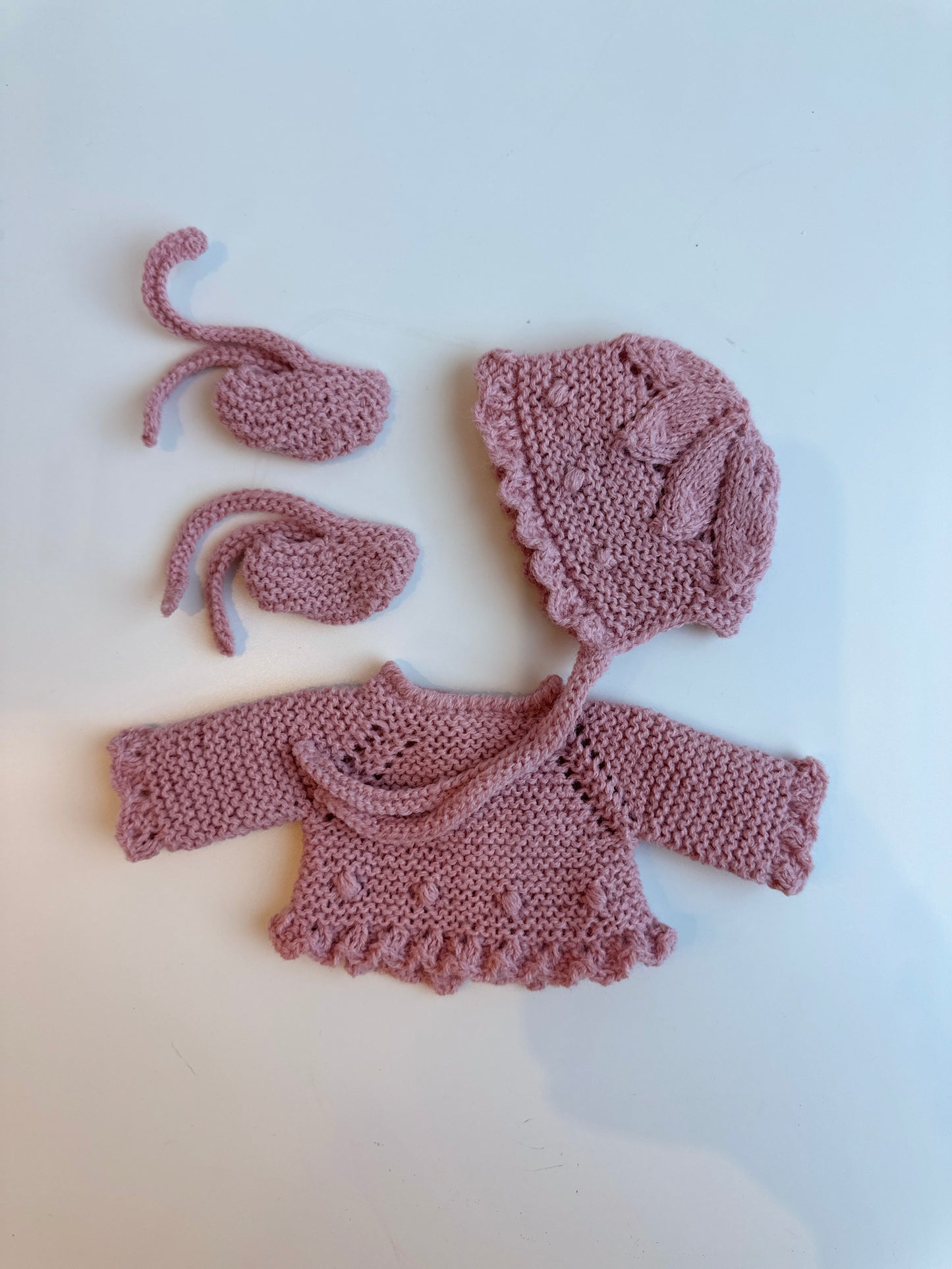 Conjunto punto Lana rosa Pi hecho a mano capota, jersey y patucos bodoques