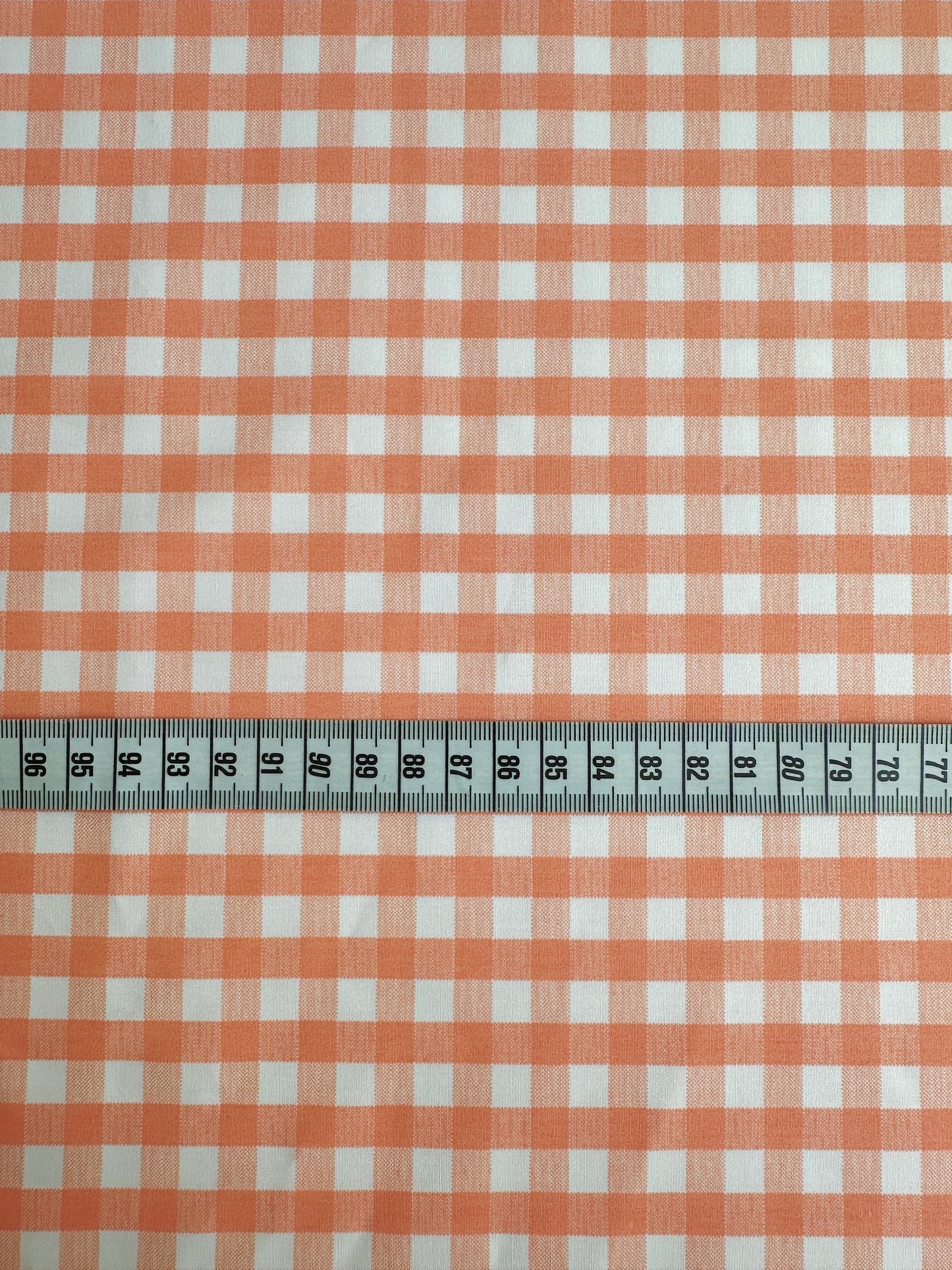 TELA ESTAMPADA CUADRO VICHY DE 1,5 METROS DE ANCHO. 11,50 EUROS/ METRO.
