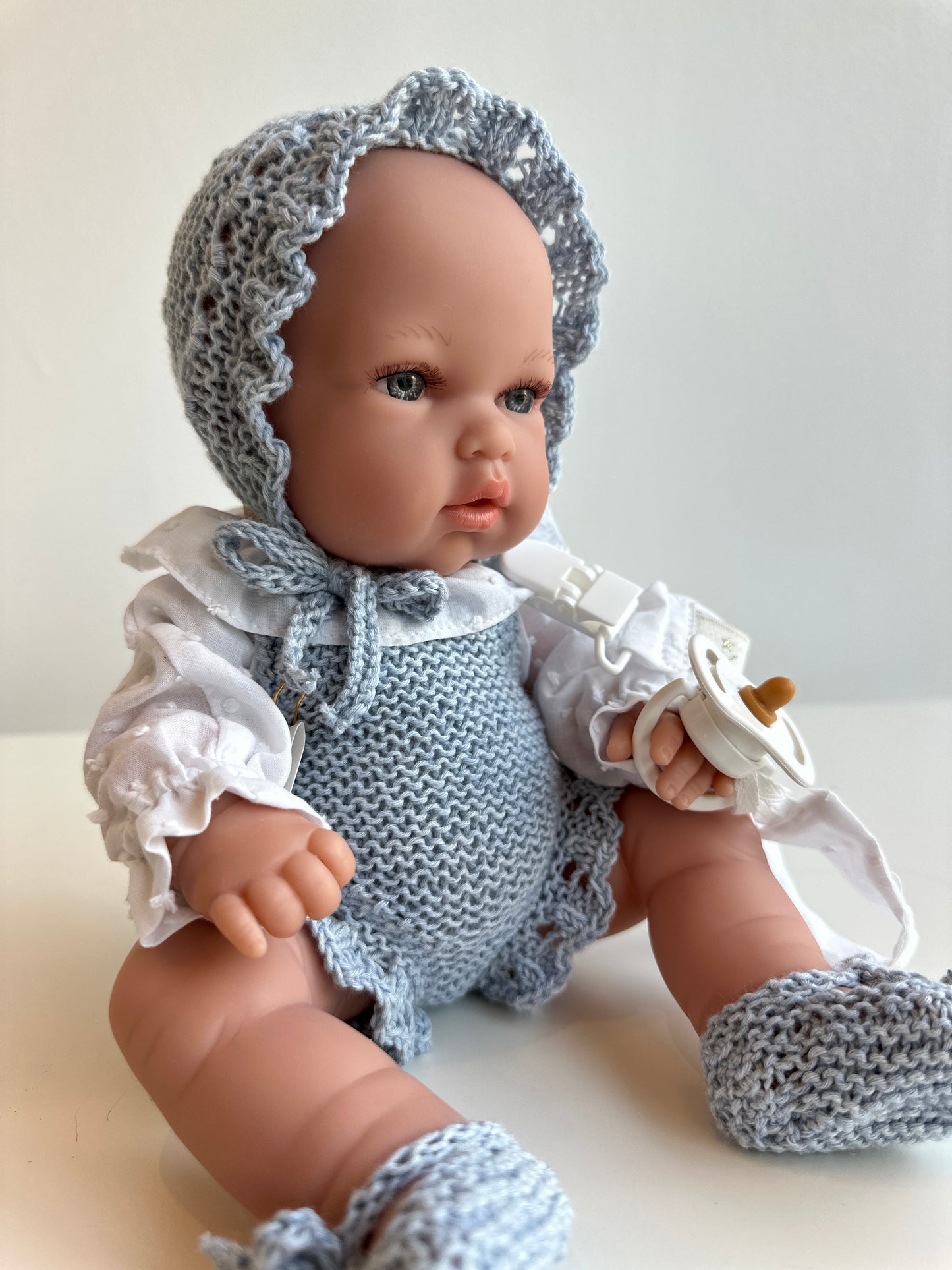 MUÑECO 33 CM con peto hecho a mano